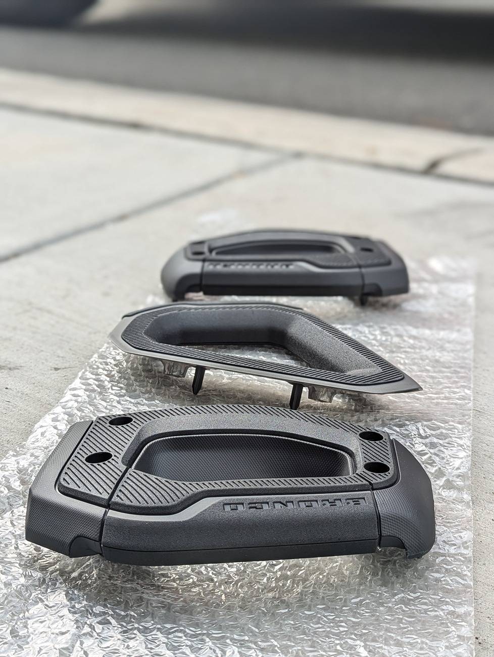 Ford Bronco FS: Big Bend OEM grab handles (gray) PXL_20241222_220826922.PORTRAIT