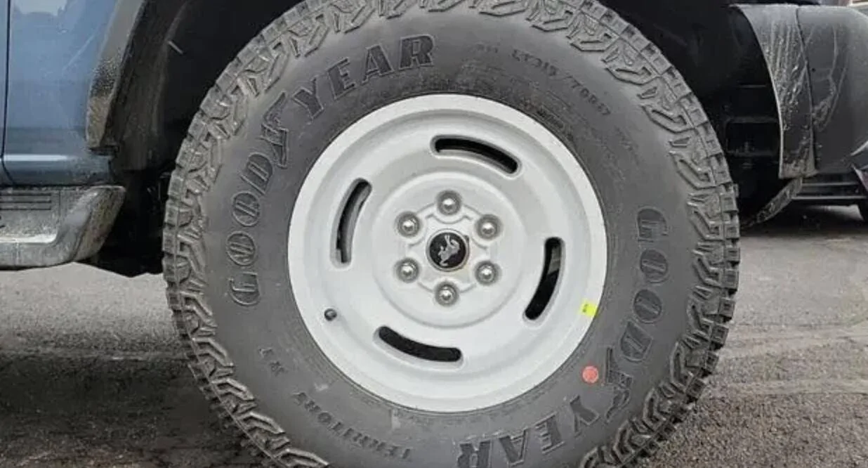 Ford Bronco Updated OEM Tube Step Bars for 2025 Bronco hide the pinch weld better Screenshot 2025-02-14 at 9.32.10 AM