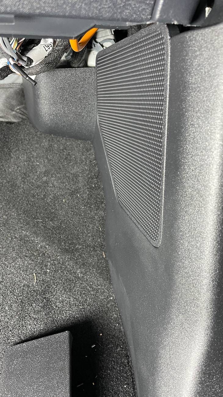 Ford Bronco Kick Panel Speaker Grills Not Fitting over Kickers IMG_7517