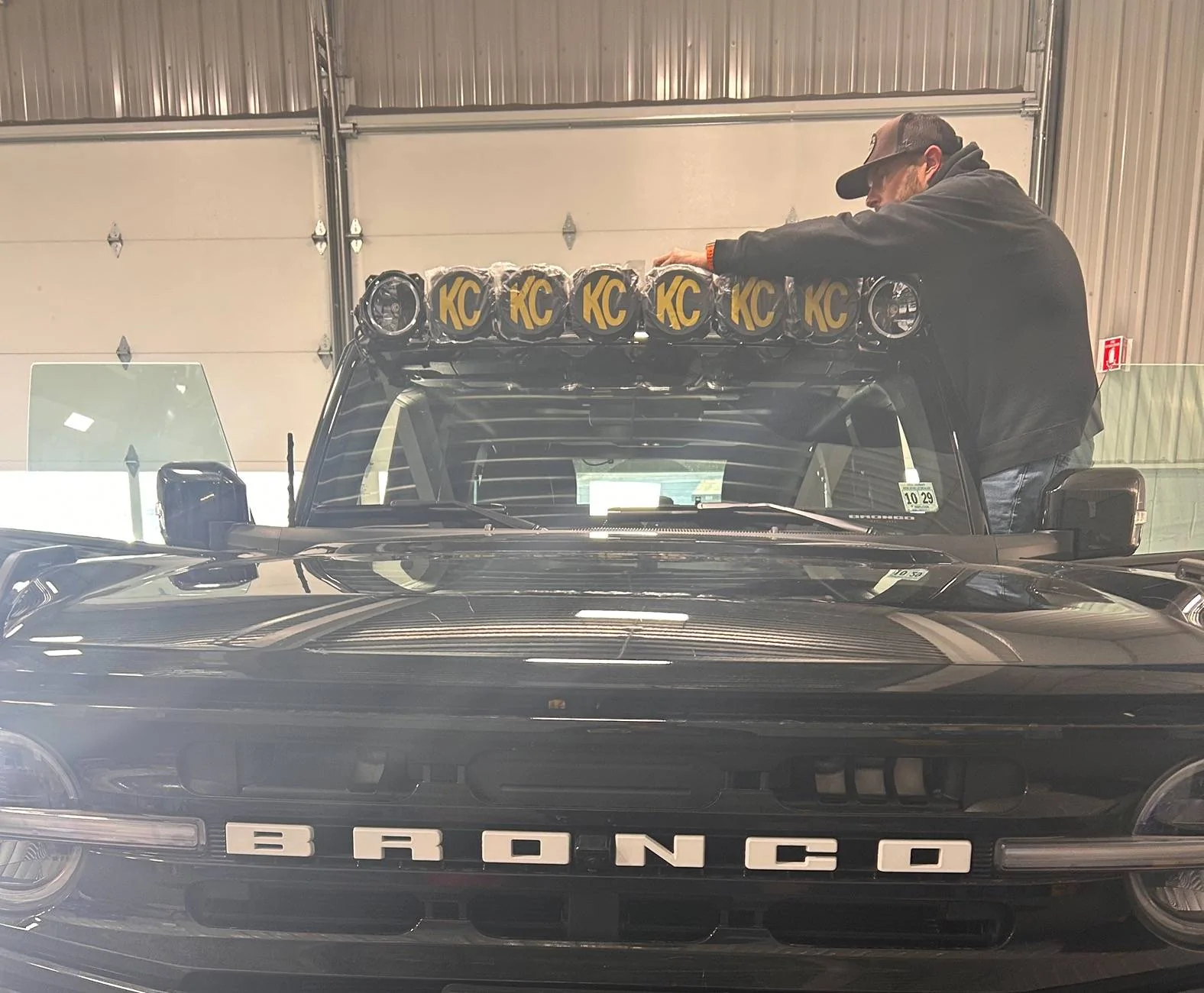 Ford Bronco KC HiLites gravity 6 light bar install! IMG_0190