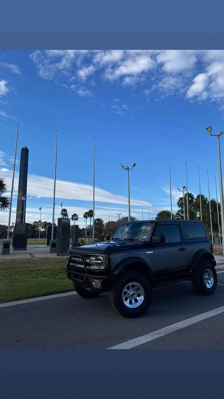 Ford Bronco "Old School" Classic Bronco Looks [Photos Edition] -- post pics of your build! 1000015384