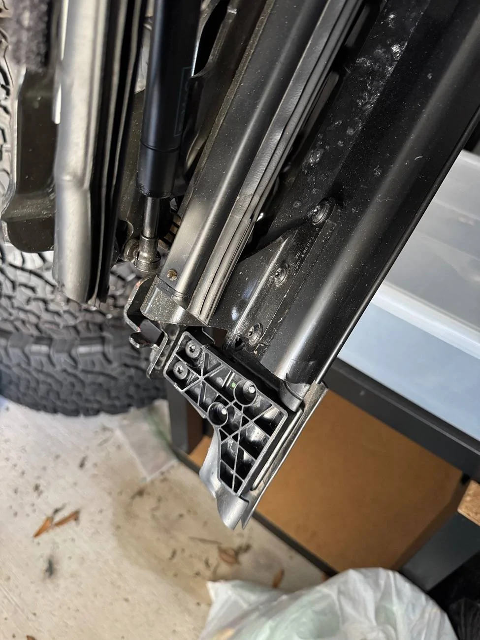 Ford Bronco Soft top plastic bracket broke - Need part # IMG_9323