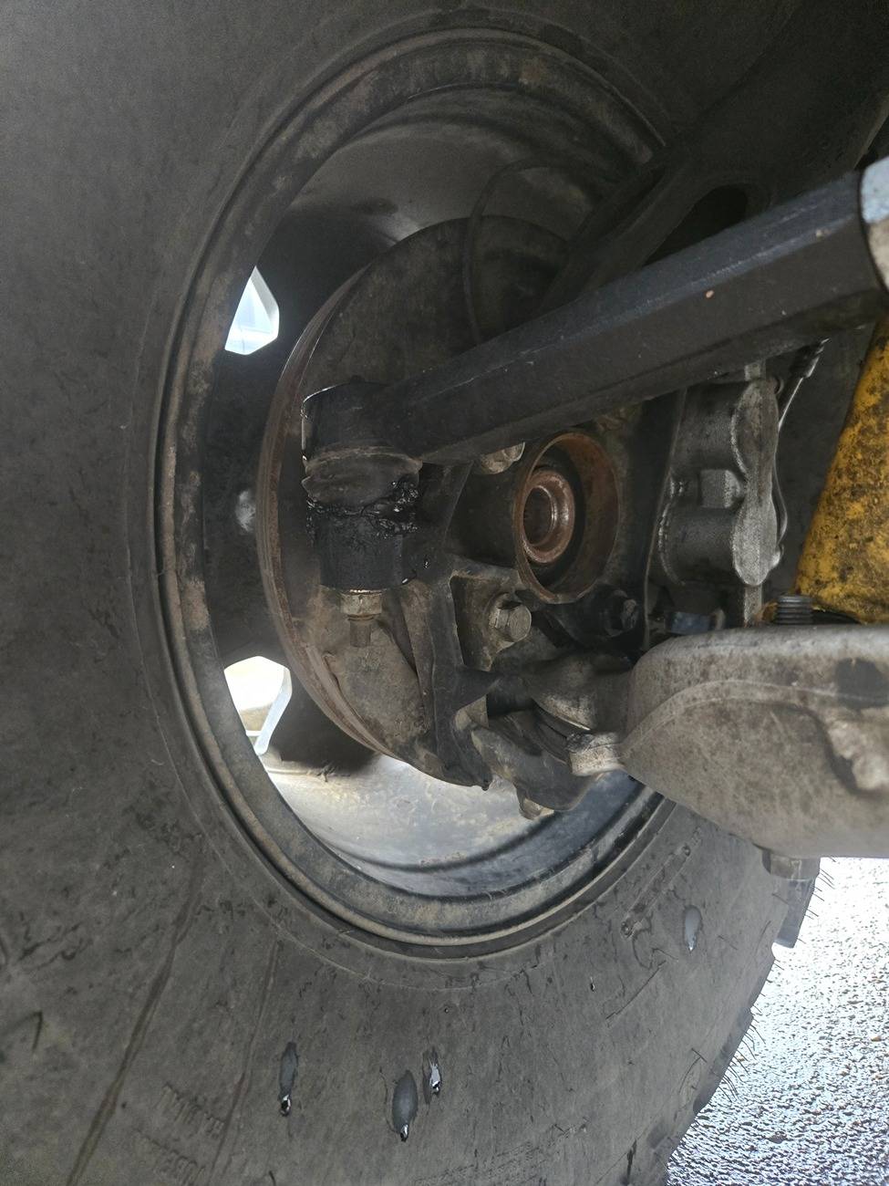 Ford Bronco Driving without CV Axle Nut? 20250217_080703