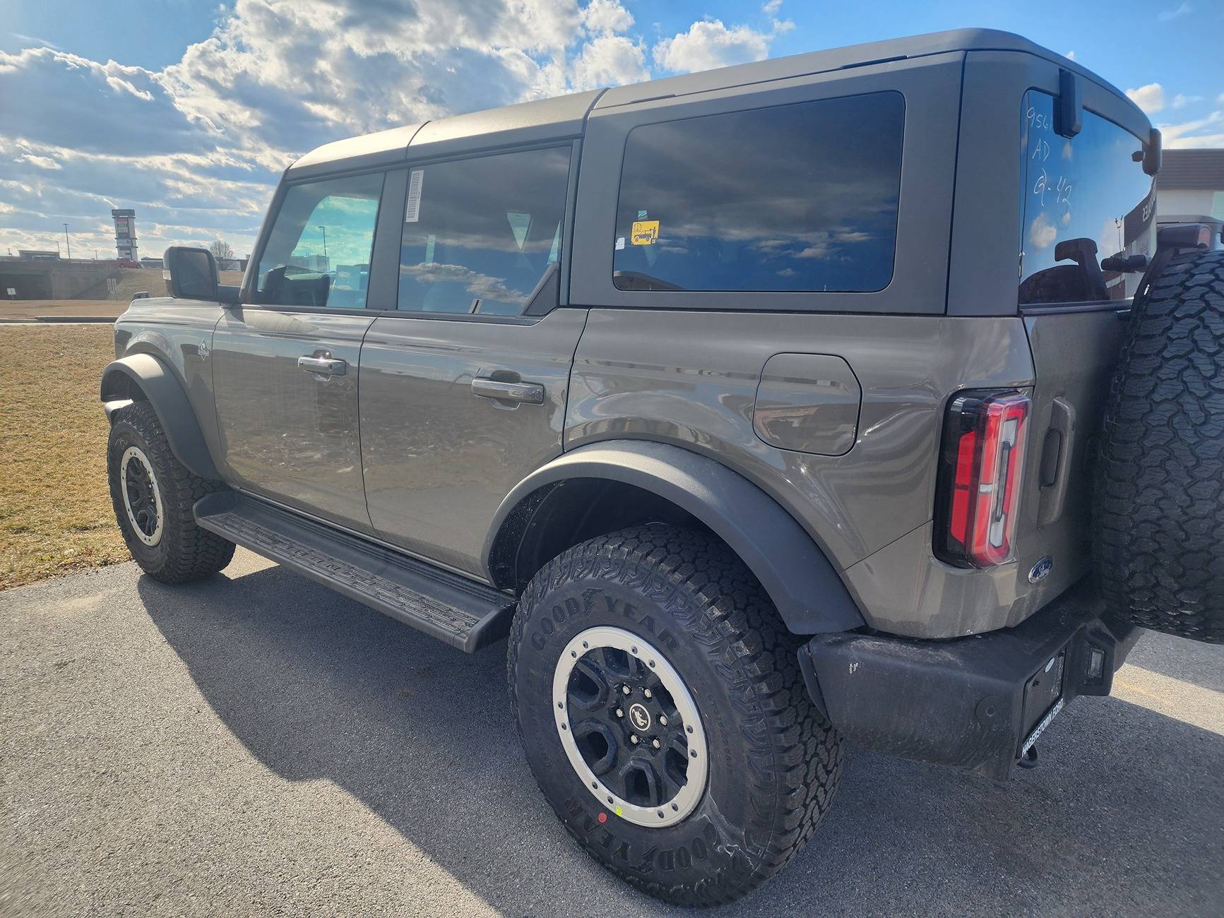 Ford Bronco MARSH GRAY Bronco Club 20250225_145946