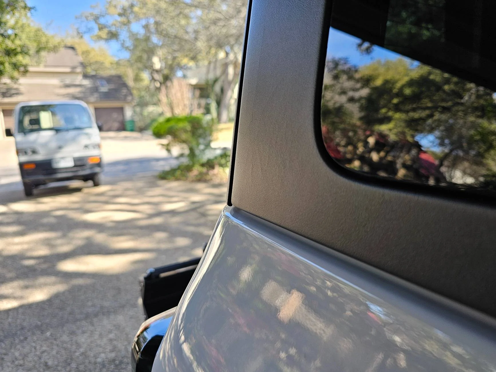 Ford Bronco Hardtop cracks?  Something else? 20250301_150822