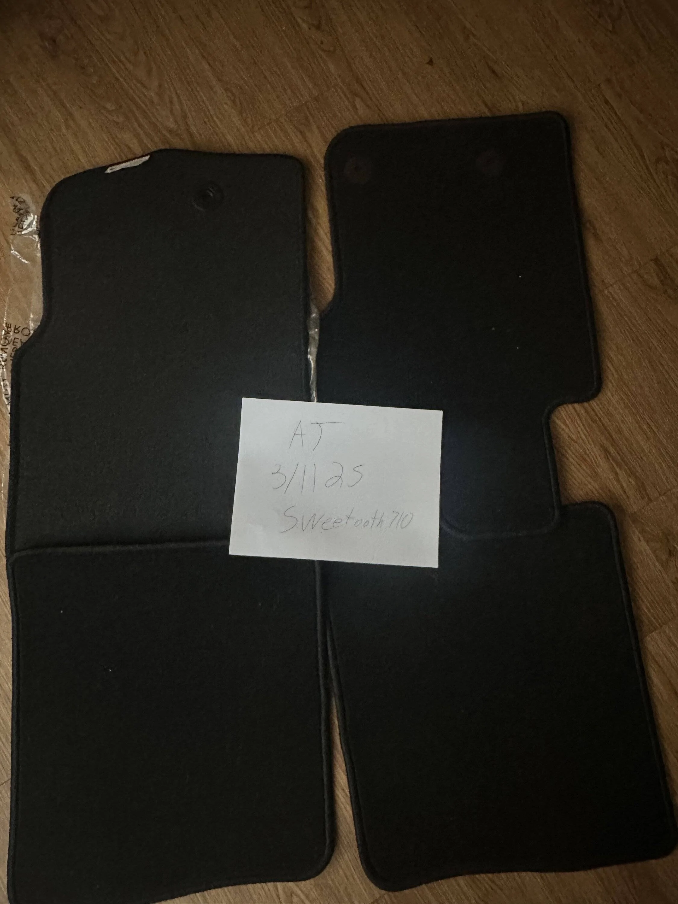 Ford Bronco New 4dr Carpet Floor Mats IMG_2302