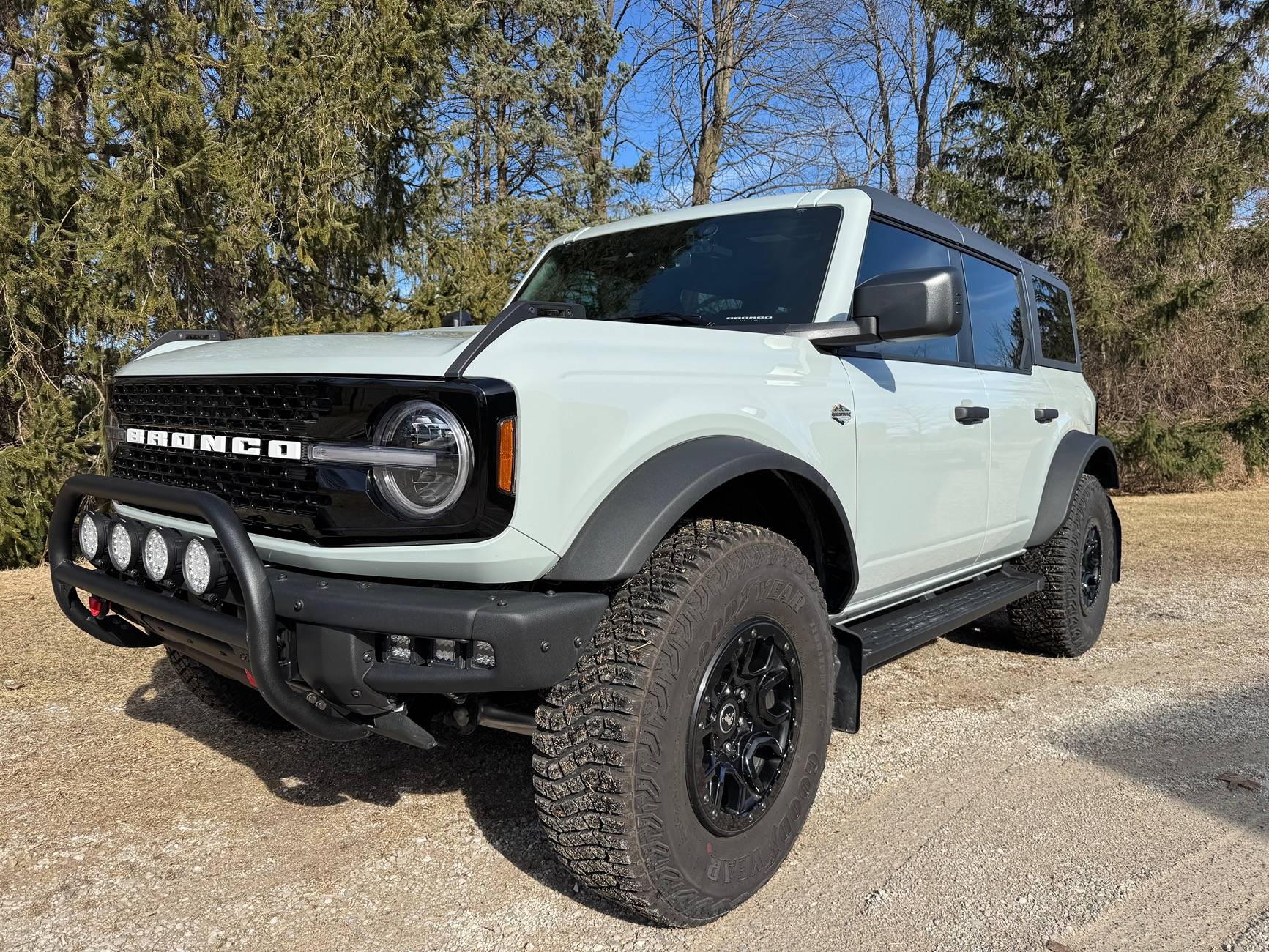 Ford Bronco Anyone running 2 lights on the front bumper? IMG_4327