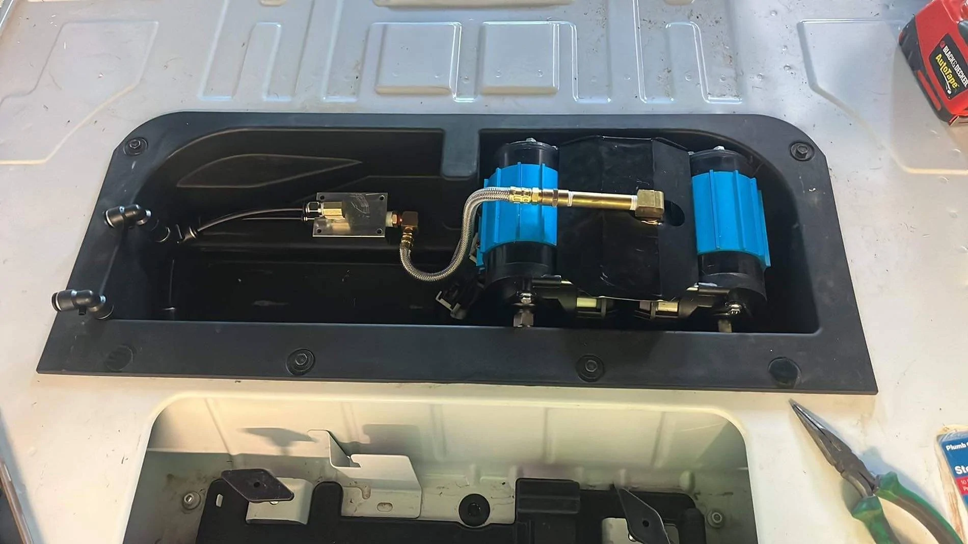 Ford Bronco DV8 In-Floor Cargo Box with Compressor Mount - off road use? IMG_1351