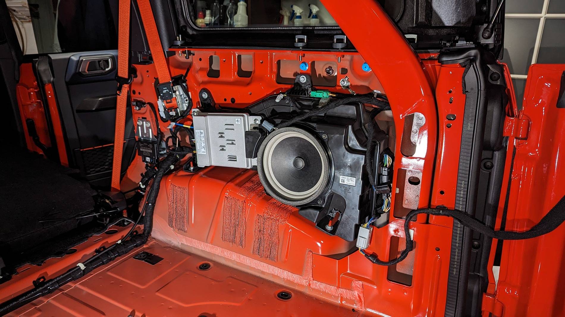 Ford Bronco Anyone changed only sub and amp in the B&O system? PXL_20231103_004413267