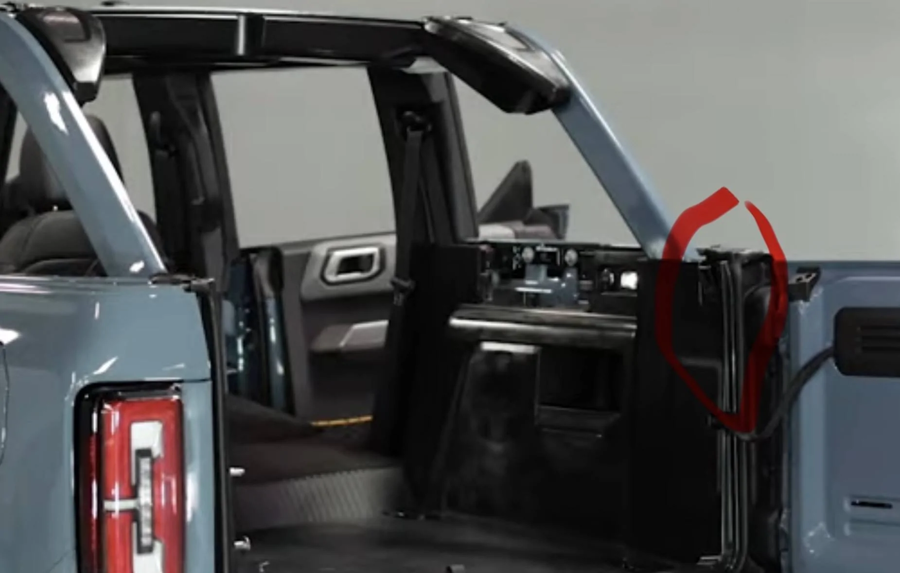 Ford Bronco Interior question, What goes here?  Ford part needed please. IMG_3993