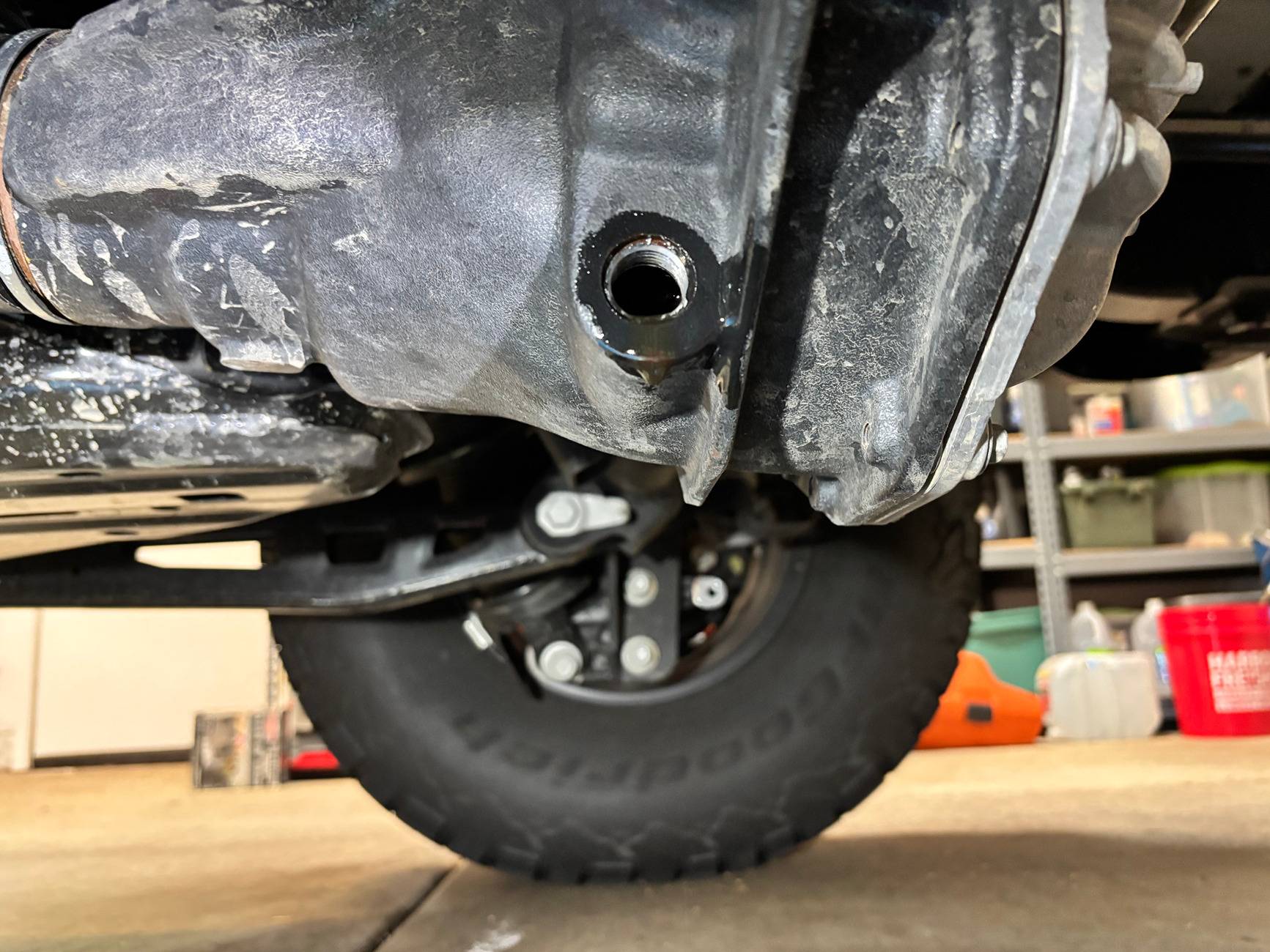 Ford Bronco Raptor rear axle drain plug IMG_1986.JPG