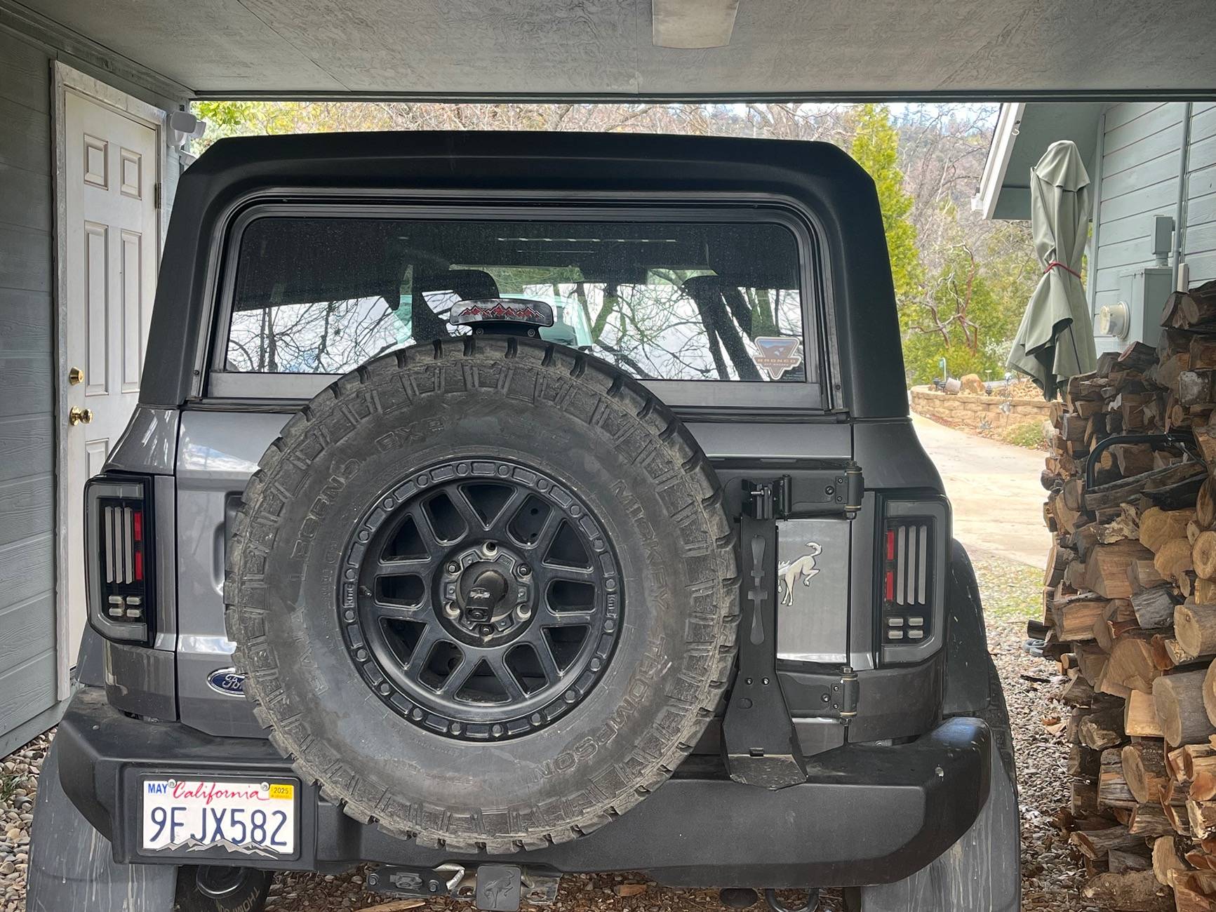 Ford Bronco Crack in tail light IMG_2361