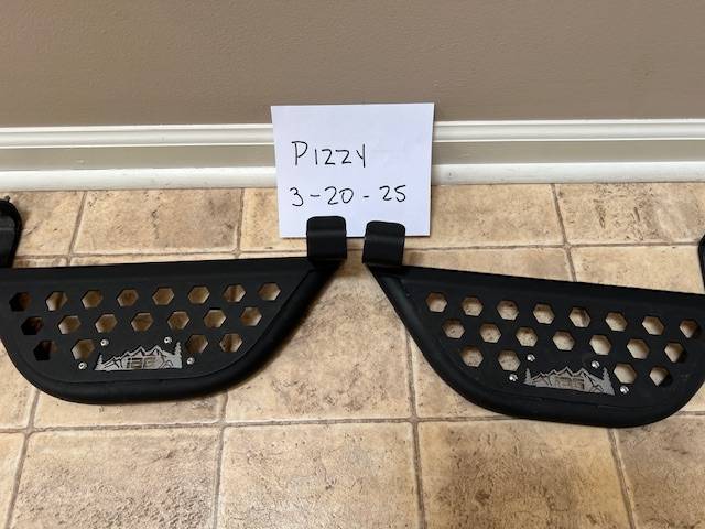 Ford Bronco IAG EZ Steps Pair For 2 Door Bronco 3C065B0A-0554-4BDE-805F-BB4EA5E04CCB.JPG