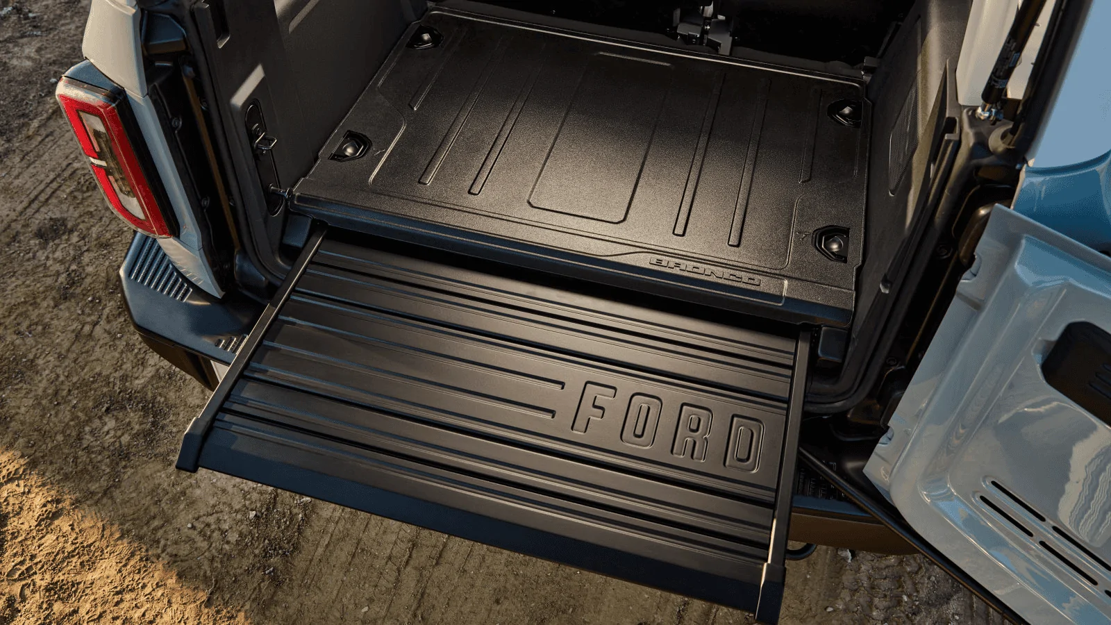 Ford Bronco storage in rear floor 1608308797839