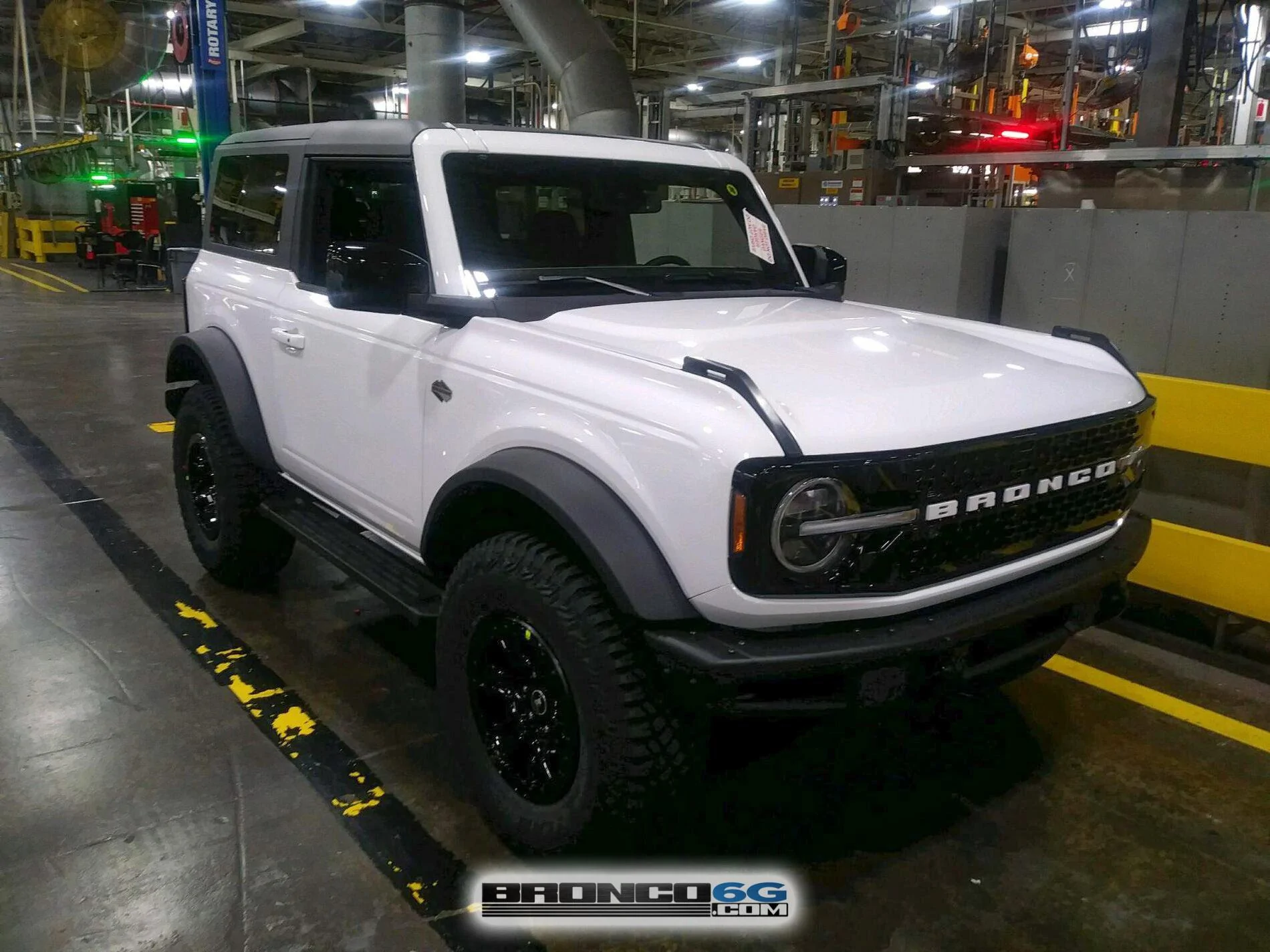 Ford Bronco 60+ Bronco Interior + Exterior Pics From Factory (by The Stig) 2021 Bronco interior factory production line photos 40 Oxford White 1