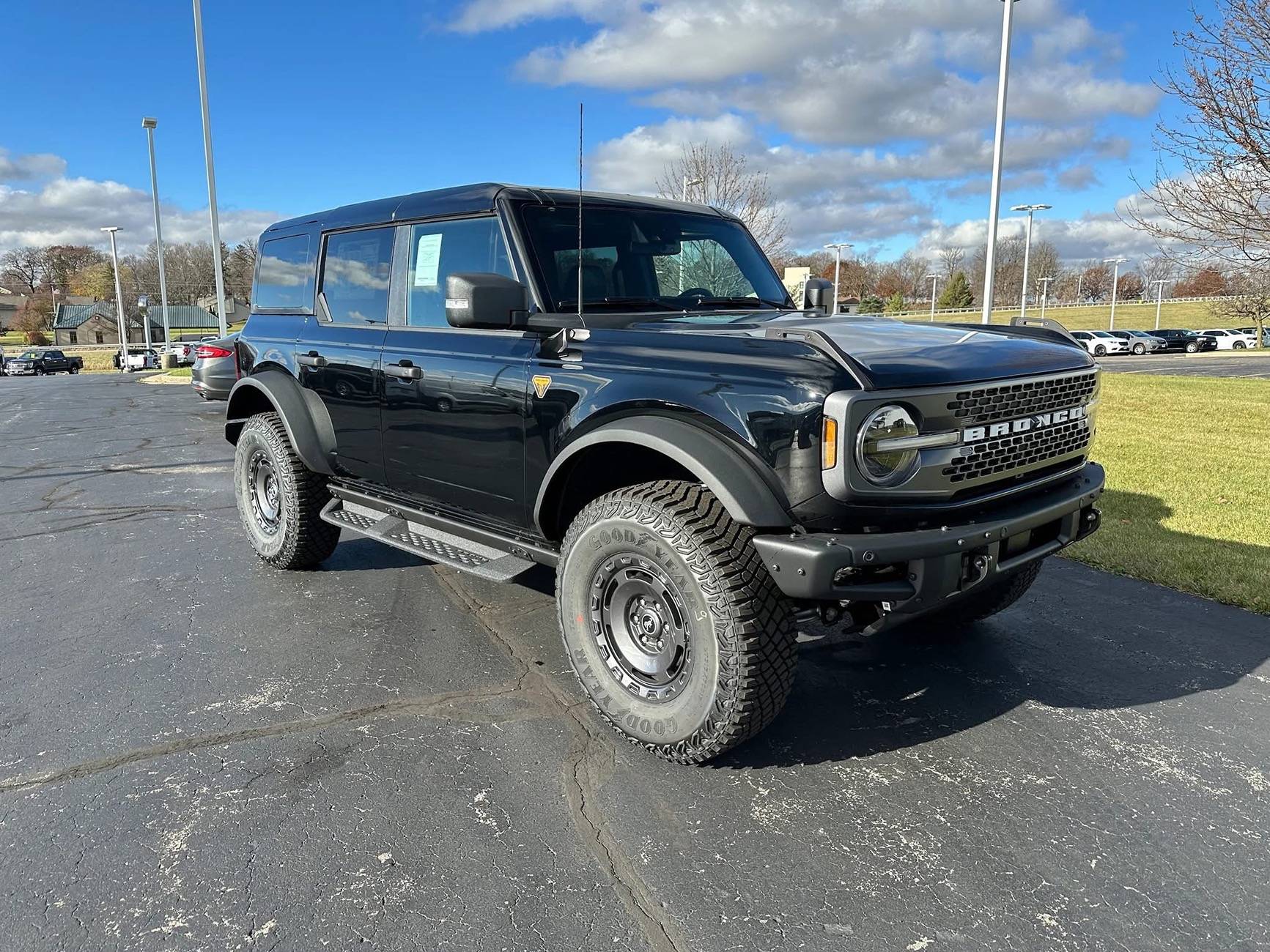 Ford Bronco OEM Bronco Raptor Style Running Board IMG_4476
