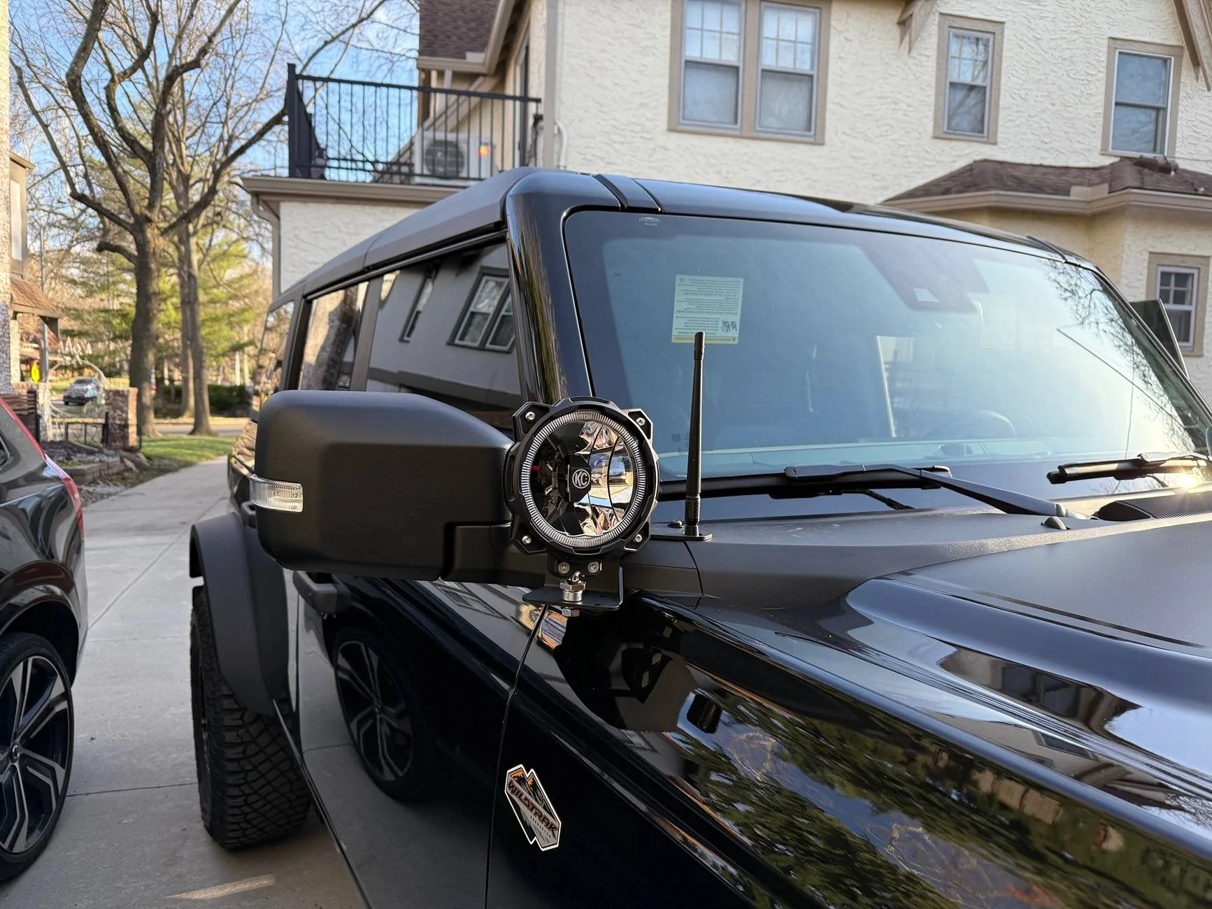 Ford Bronco KC Hilites Gravity Pro 6 + DV8 drop mount IMG_1288