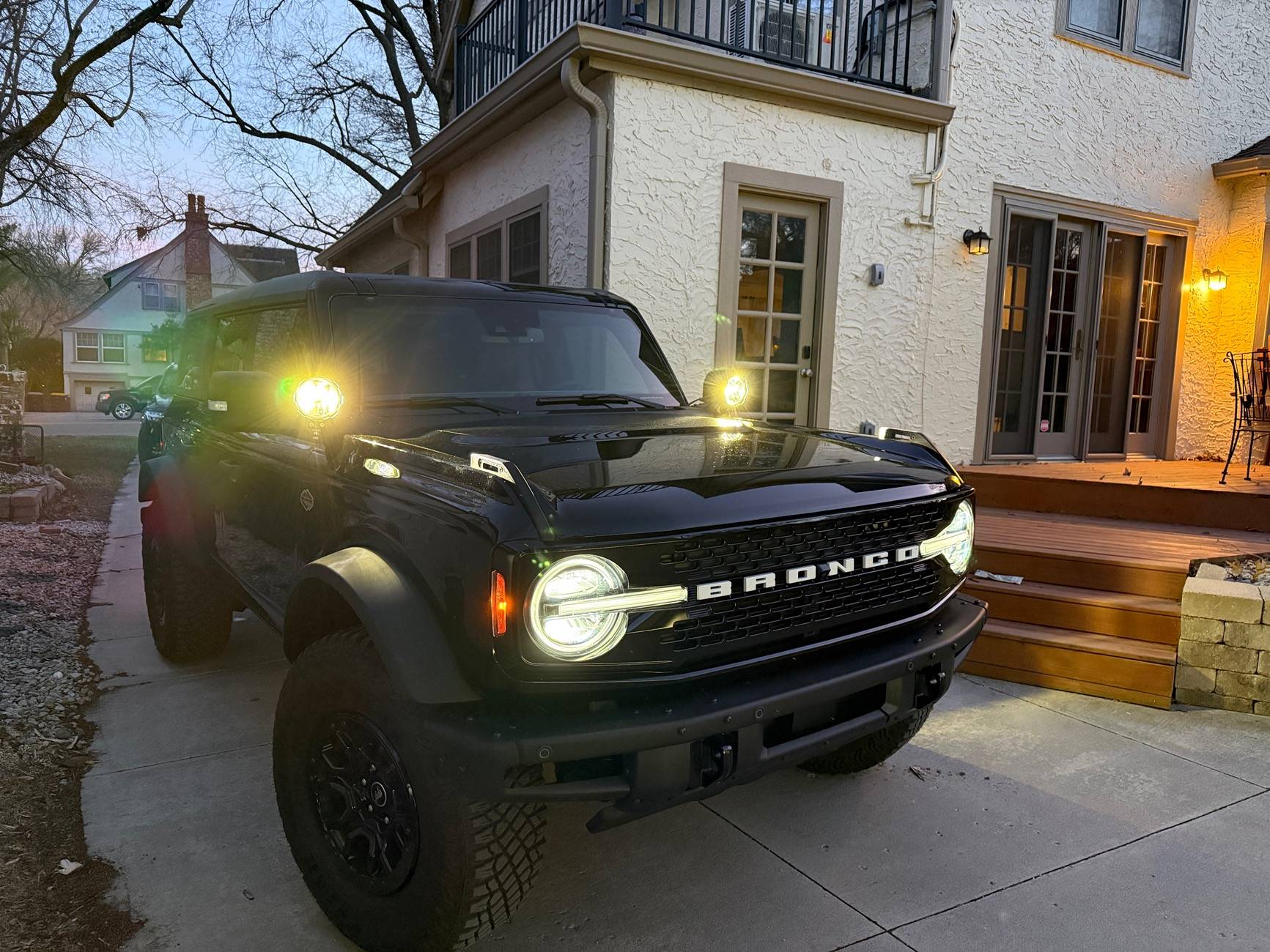 Ford Bronco KC Hilites Gravity Pro 6 + DV8 drop mount IMG_1295