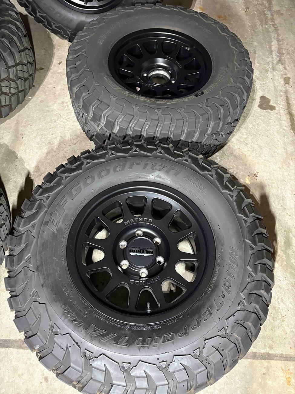 Ford Bronco 5 - LT315/70R17 BF Goodrich MT KM3 on Method wheels IMG_0747