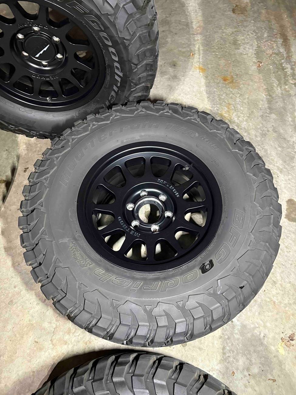Ford Bronco 5 - LT315/70R17 BF Goodrich MT KM3 on Method wheels IMG_0748