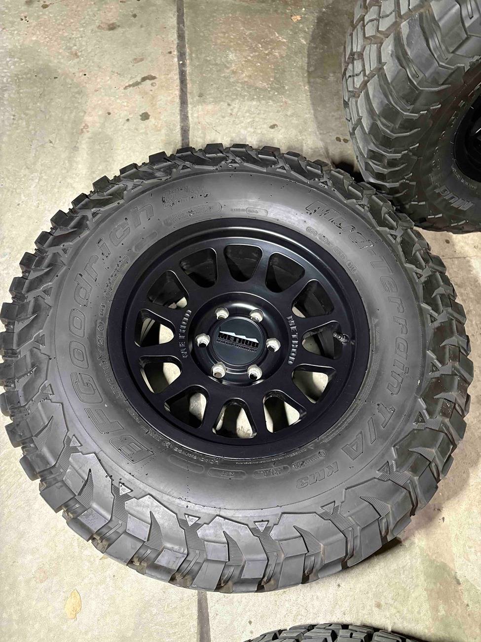 Ford Bronco 5 - LT315/70R17 BF Goodrich MT KM3 on Method wheels IMG_0750