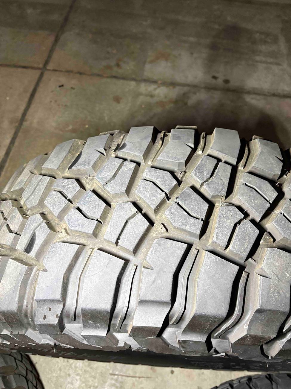 Ford Bronco 5 - LT315/70R17 BF Goodrich MT KM3 on Method wheels IMG_0753