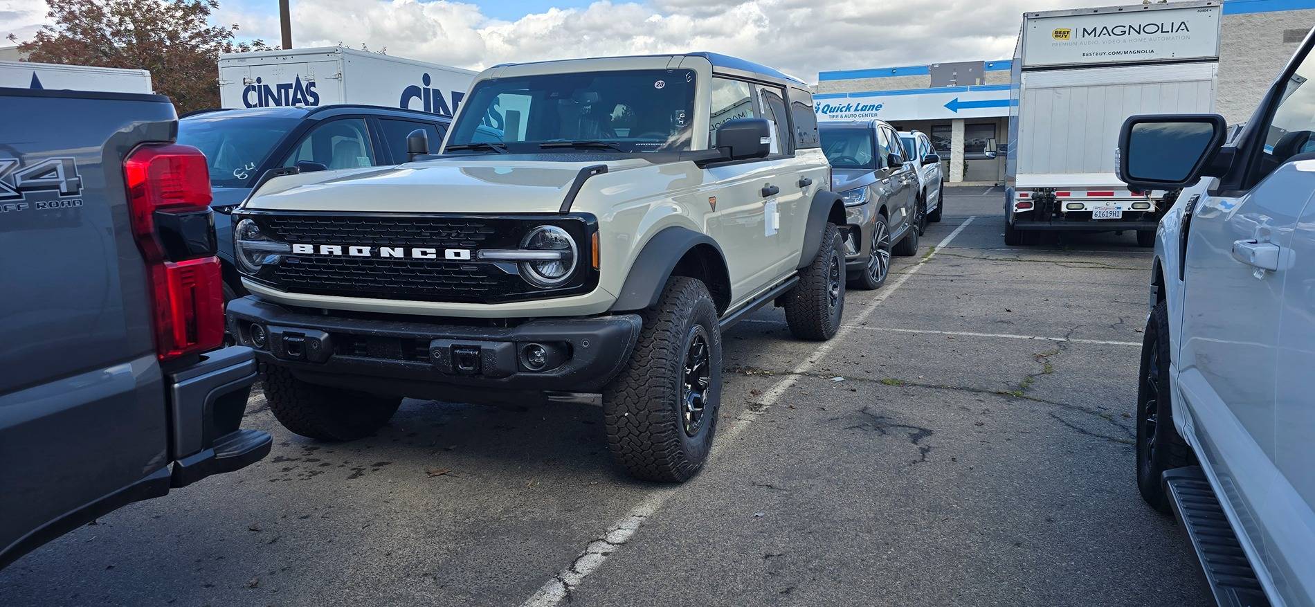 Ford Bronco Desert Sand Bronco Club 20250402_152719