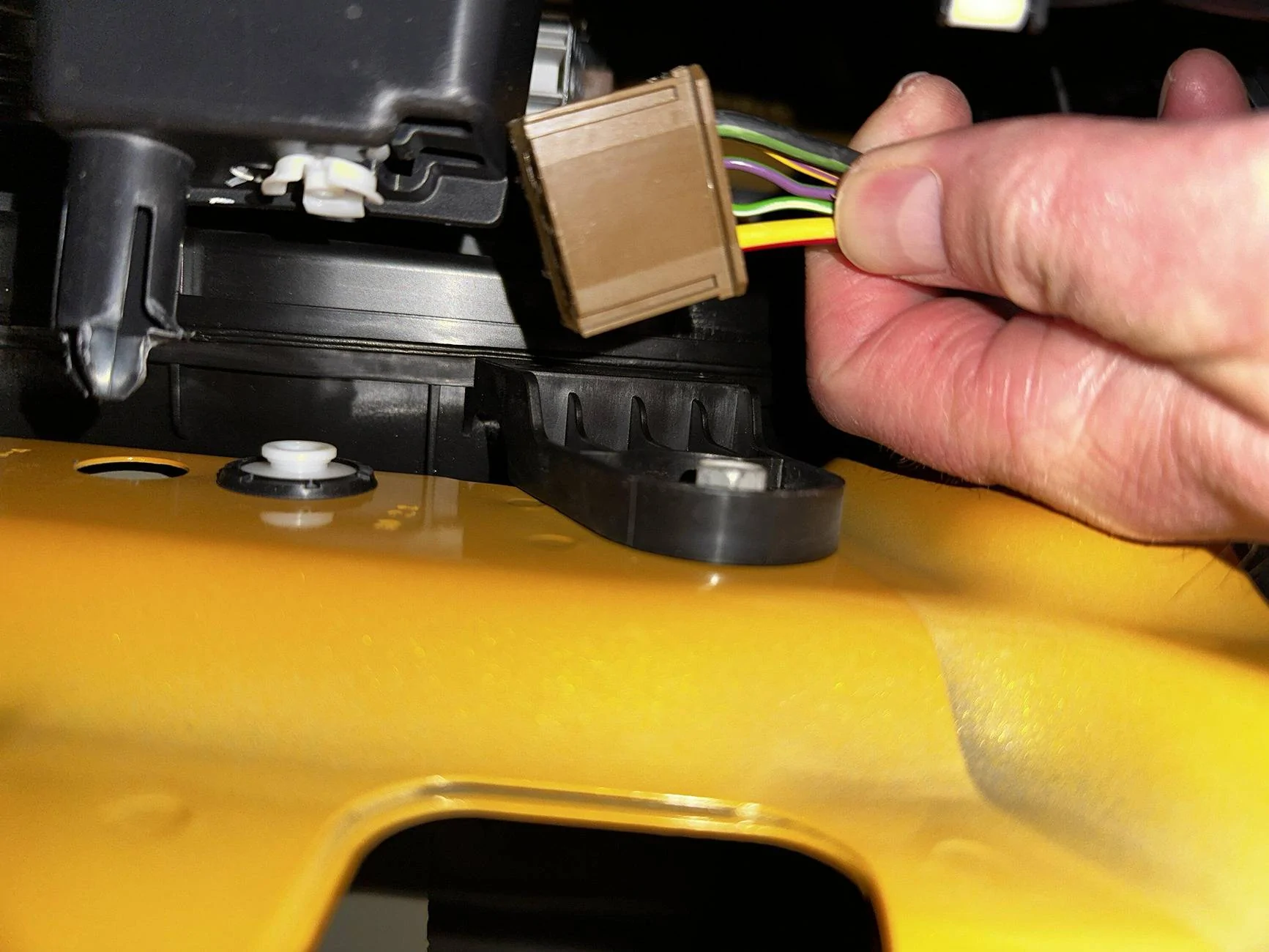 Ford Bronco Adding a 7 Speaker Sub  to a 2022 6 Speaker Base Radio AmpConnector
