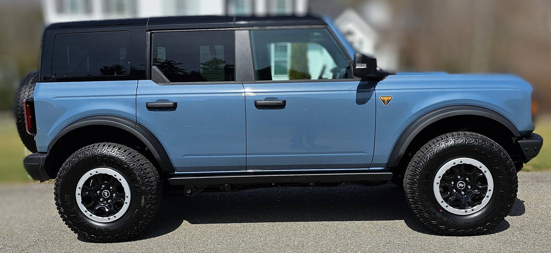 Bronco-side01.jpg