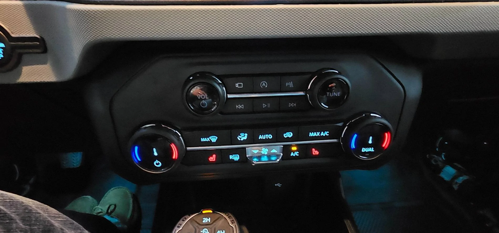 Ford Bronco Need help troubleshooting: Center radio controls af9d7c5f-8173-4854-b471-ec9b6b0204df-1_all_25420