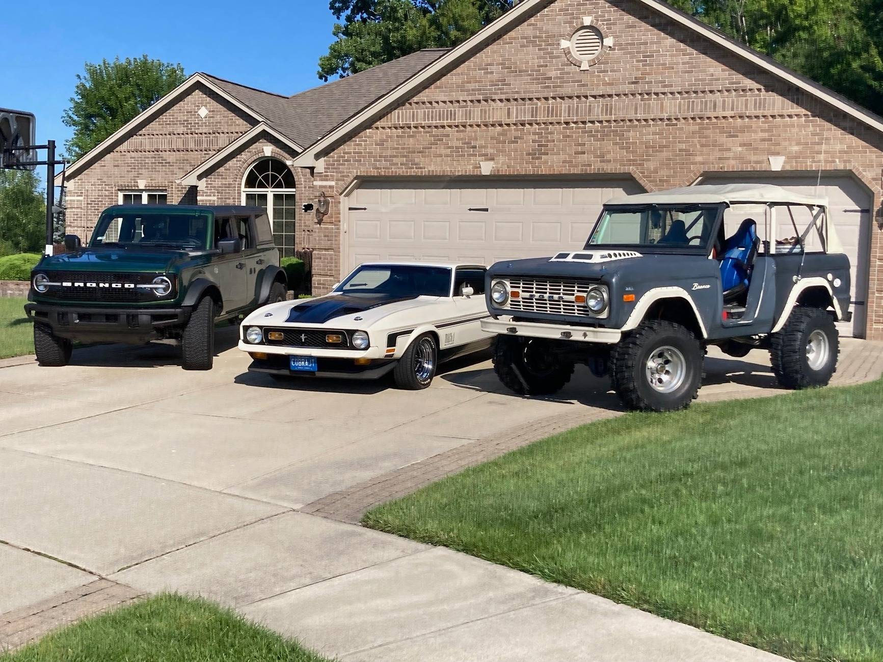 Ford Bronco Let's see the stablemates!!! IMG_9519