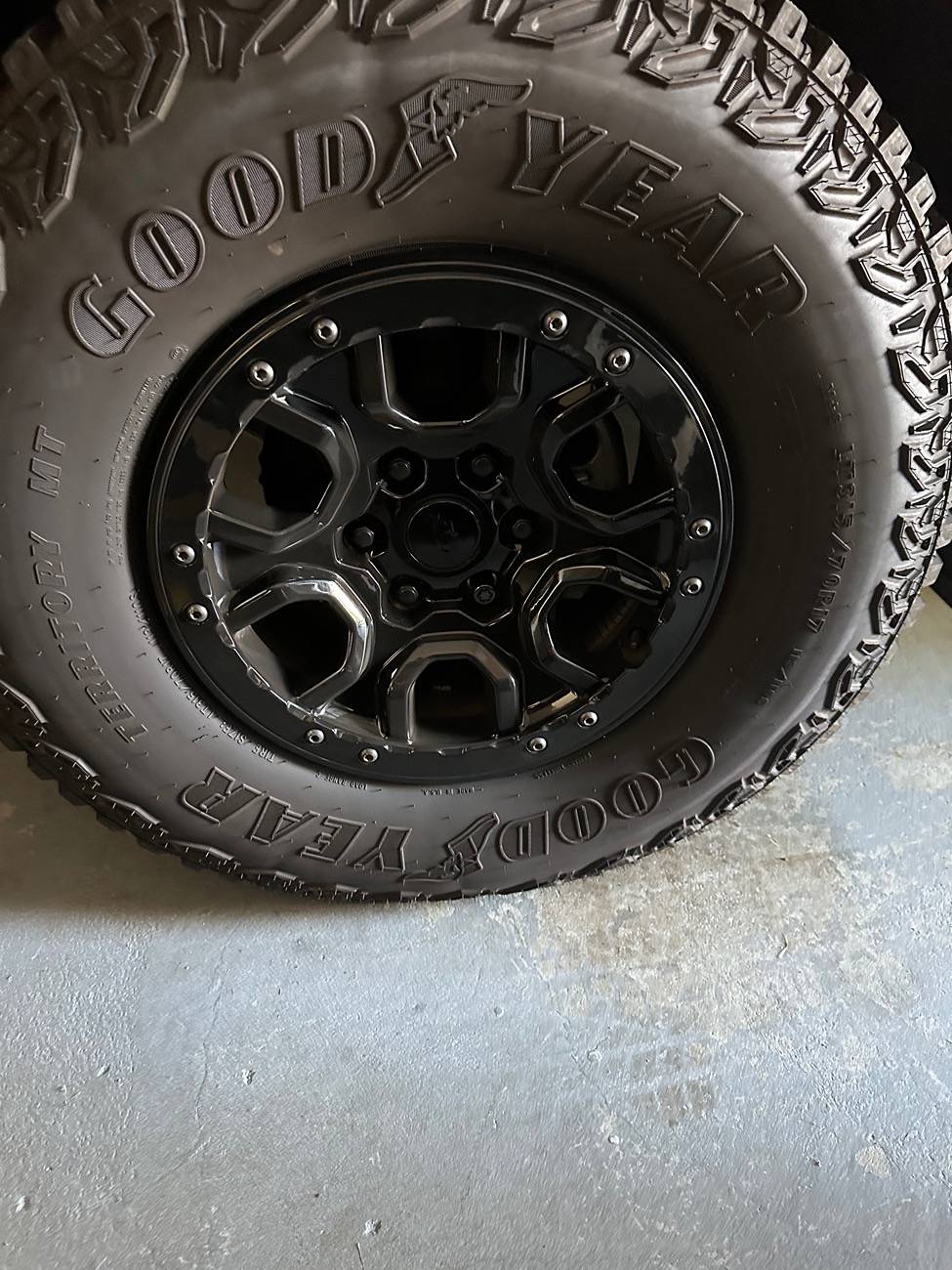Ford Bronco Blacked out wheels suggestions? IMG_8895