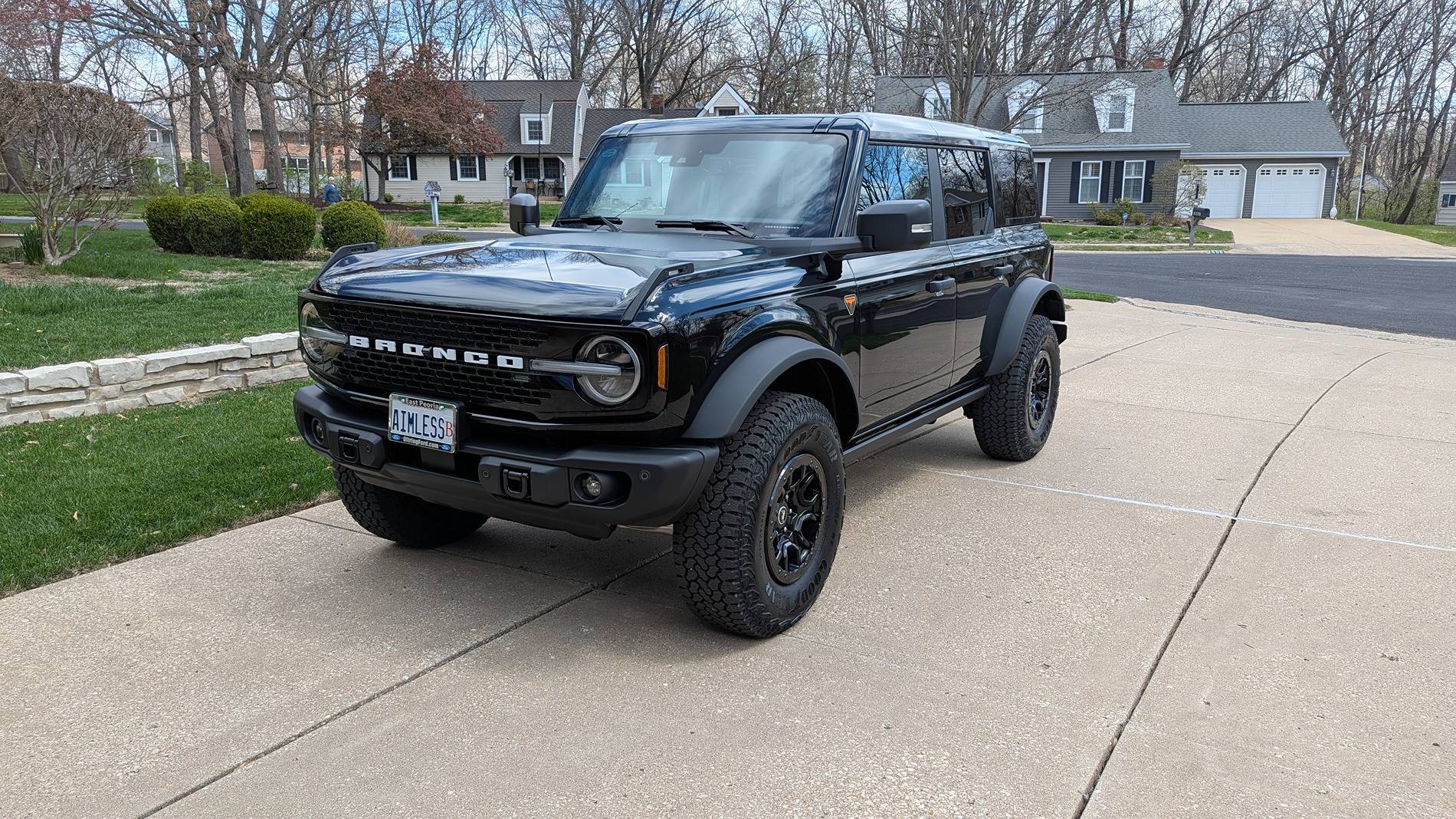 02 Bronco front oblique left.jpg