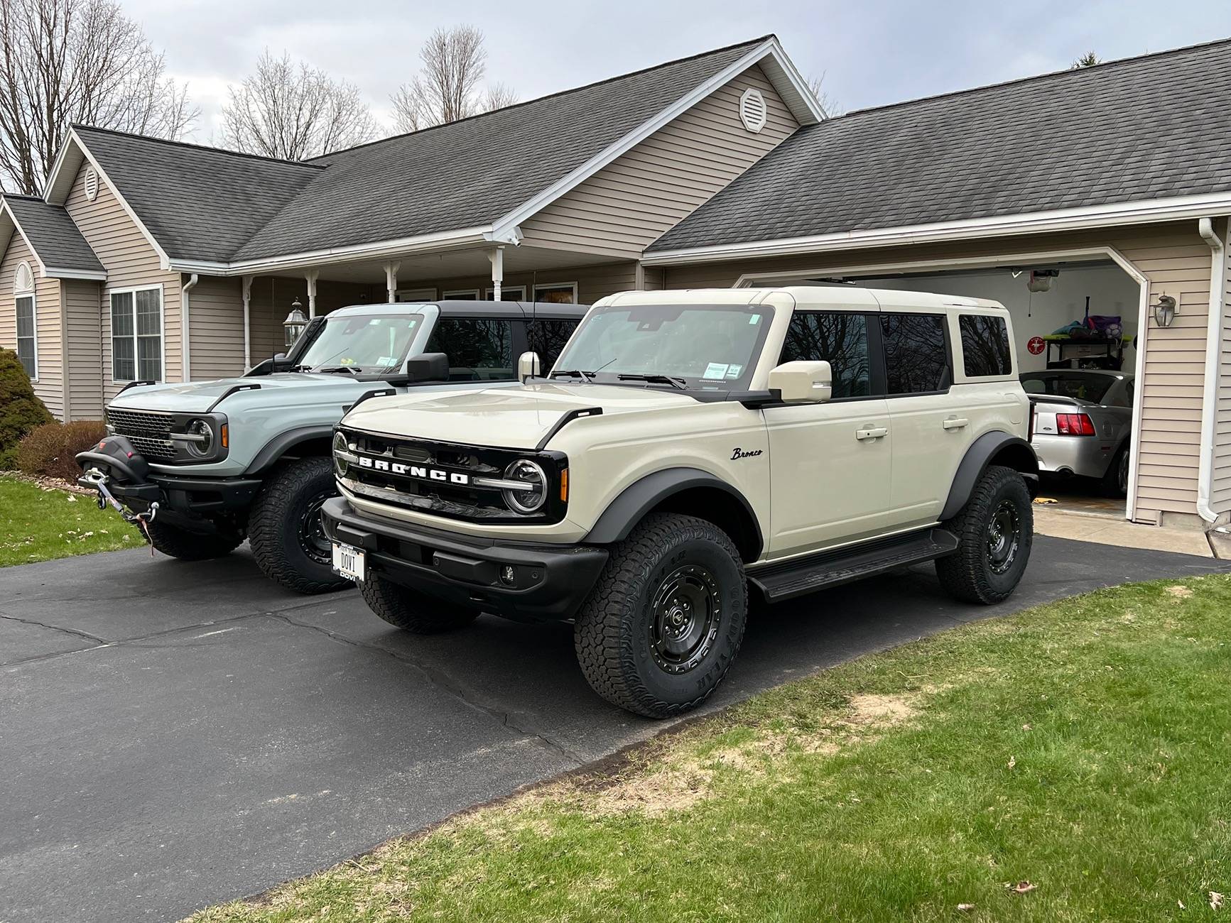 Ford Bronco Let's see the stablemates!!! tempImageK8QUP3