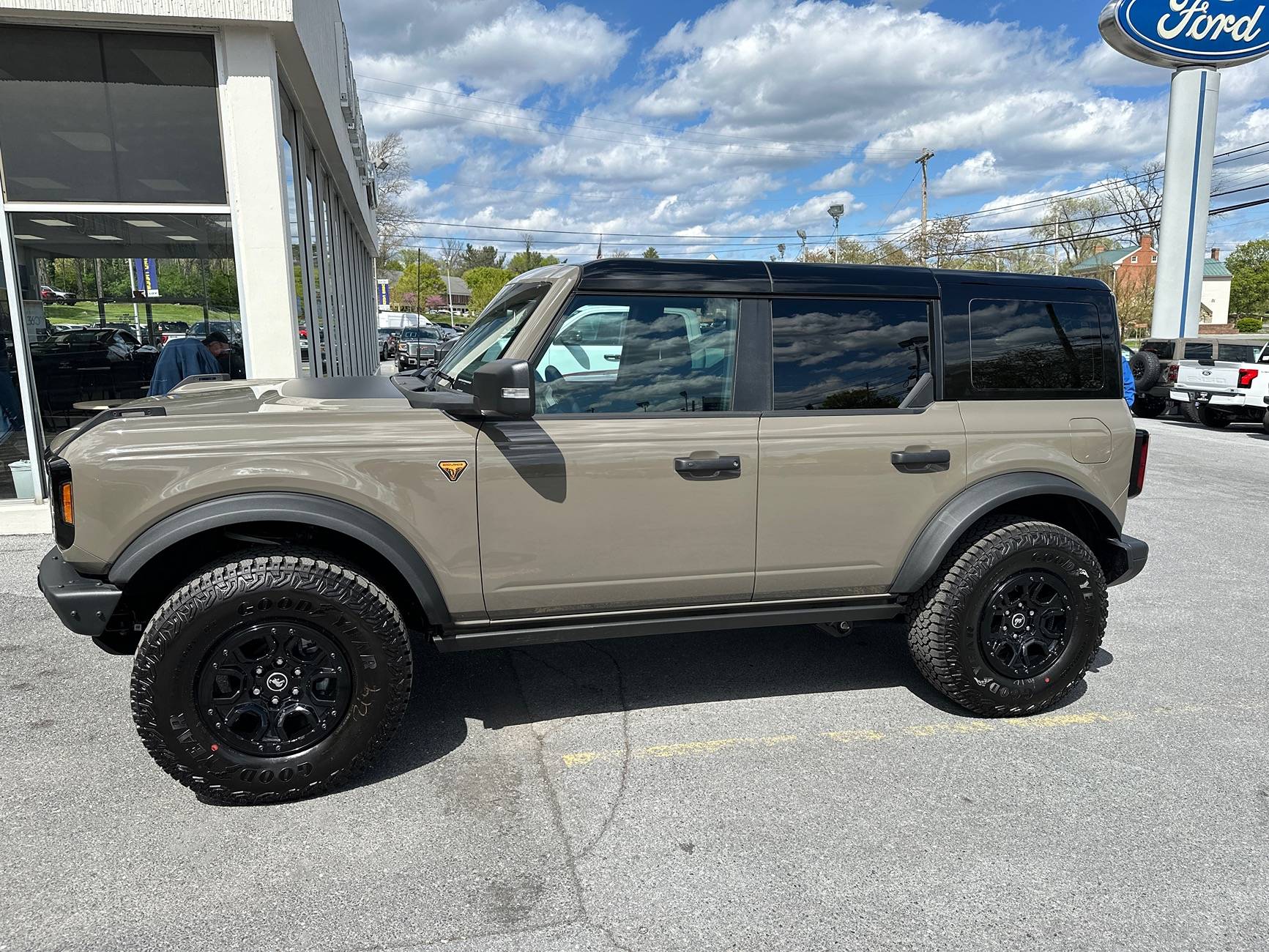 Ford Bronco MARSH GRAY Bronco Club IMG_1277