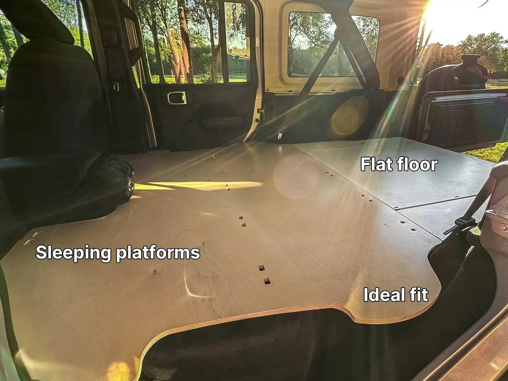 2-sleeping-platform-jeep-wrangler-jlu.webp
