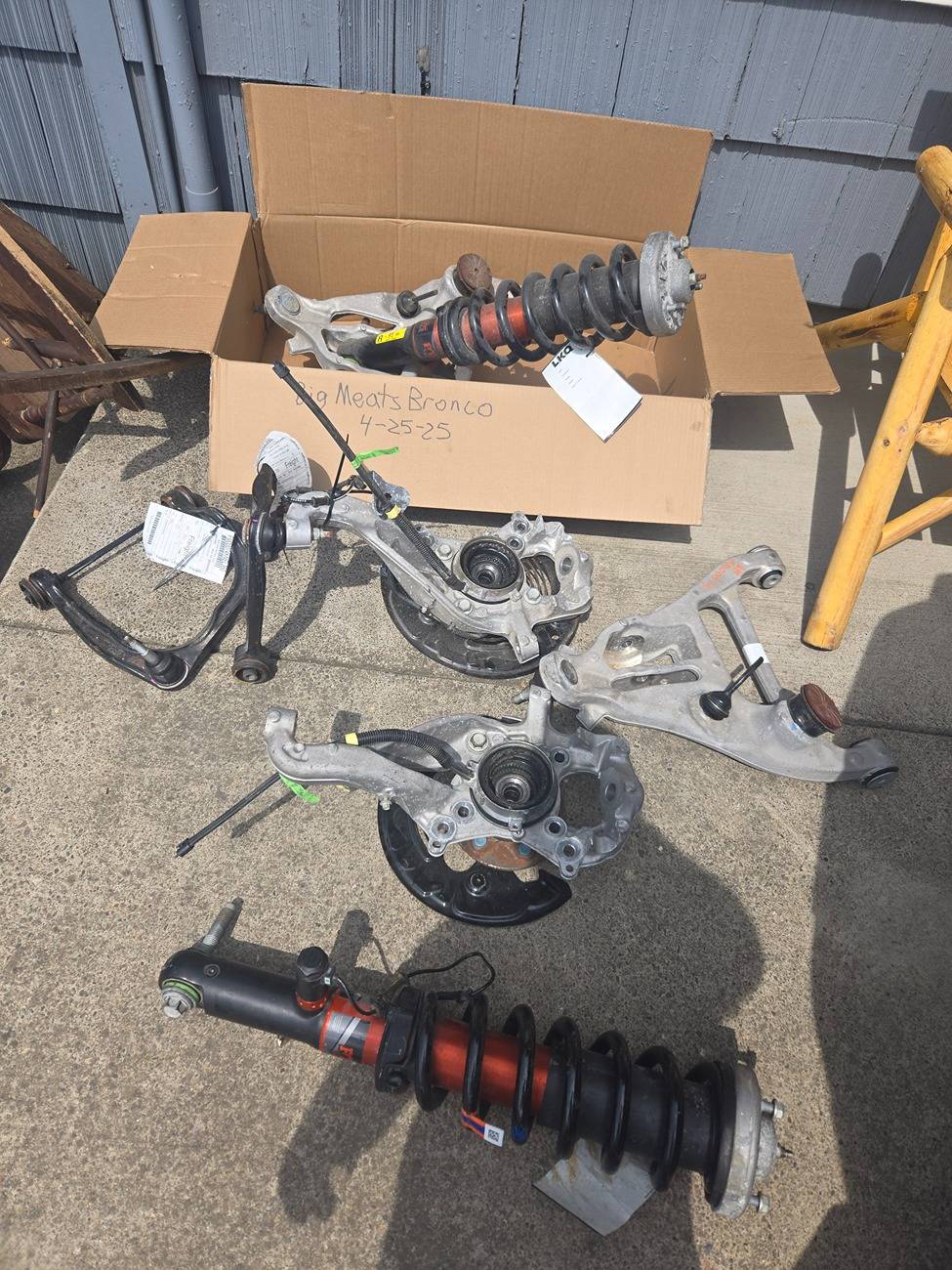 Ford Bronco 2023 Bronco  RAPTOR front suspension,  live valve shocks, UCAs LCAs 20250425_124315