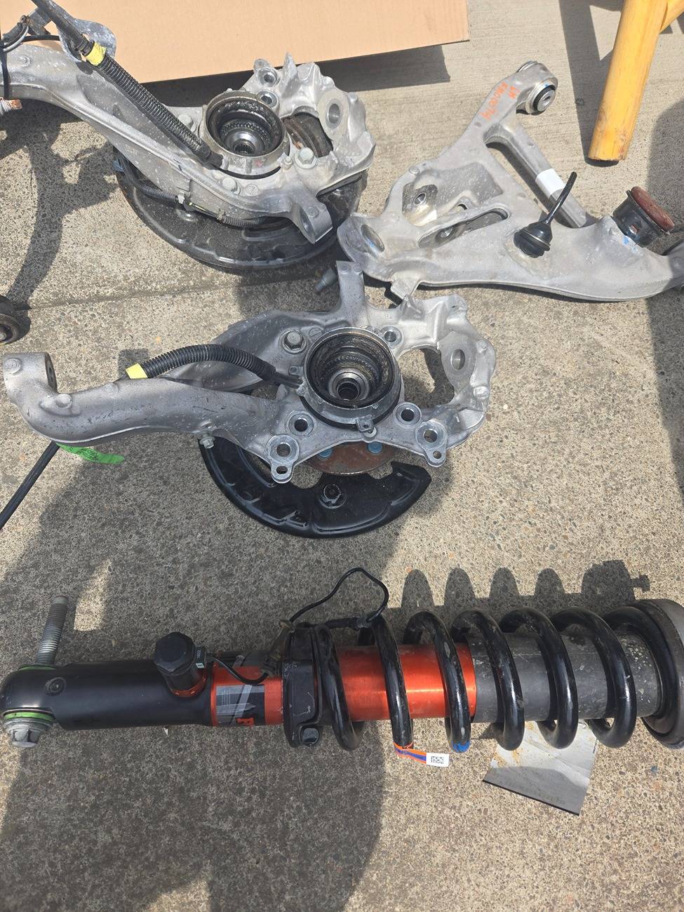Ford Bronco 2023 Bronco  RAPTOR front suspension,  live valve shocks, UCAs LCAs 20250425_124342