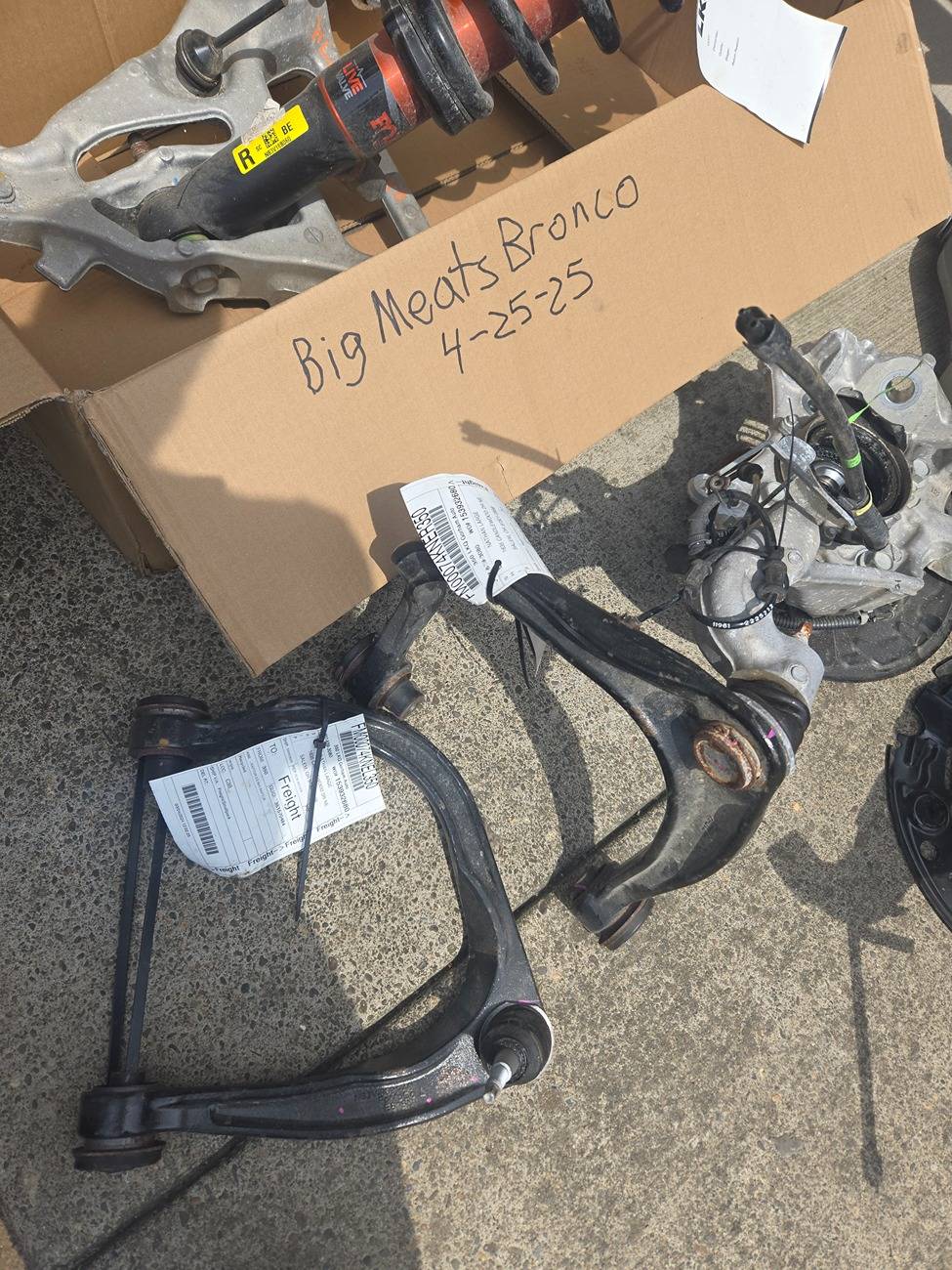 Ford Bronco 2023 Bronco  RAPTOR front suspension,  live valve shocks, UCAs LCAs 20250425_124333