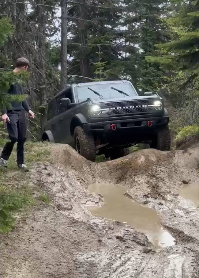Ford Bronco Admit it, your rig is a "mall crawler"... Untitled