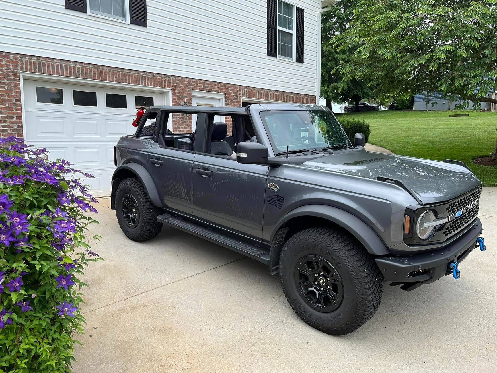 Ford Bronco CARBONIZED GRAY Bronco Club Bronco 2
