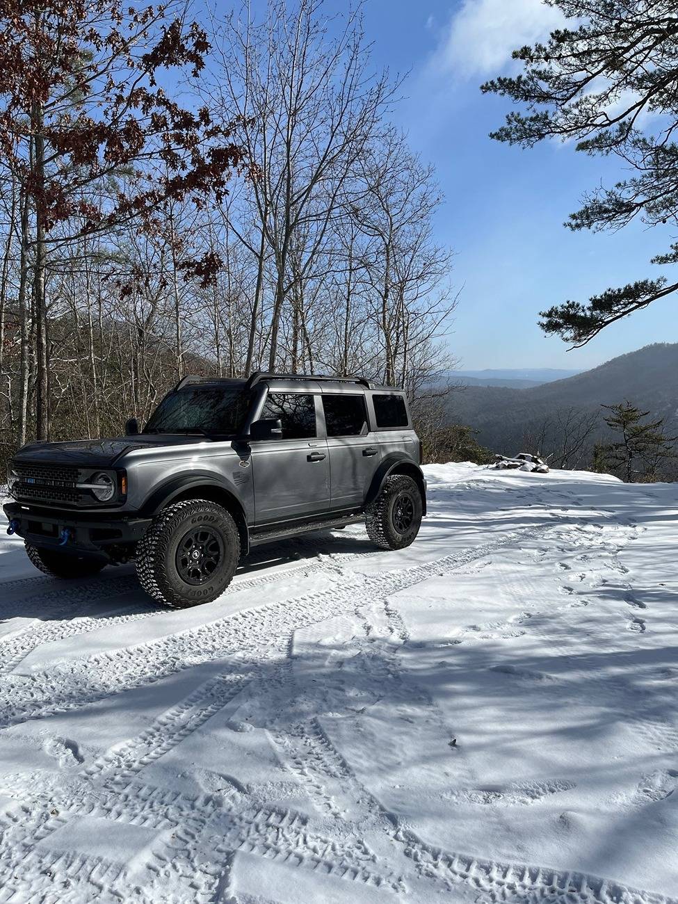 Ford Bronco CARBONIZED GRAY Bronco Club Bronco1