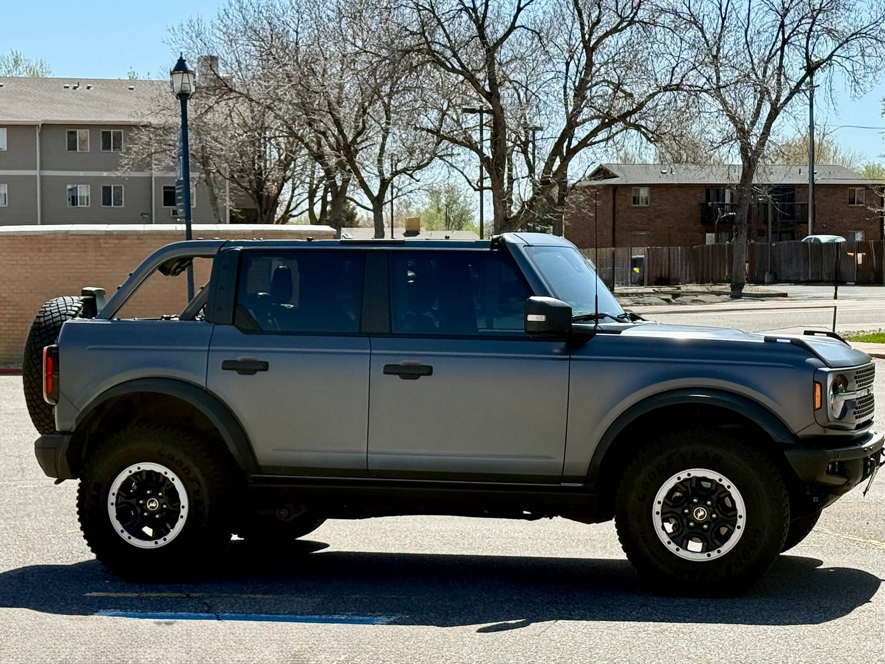 Ford Bronco CARBONIZED GRAY Bronco Club IMG_0422 2
