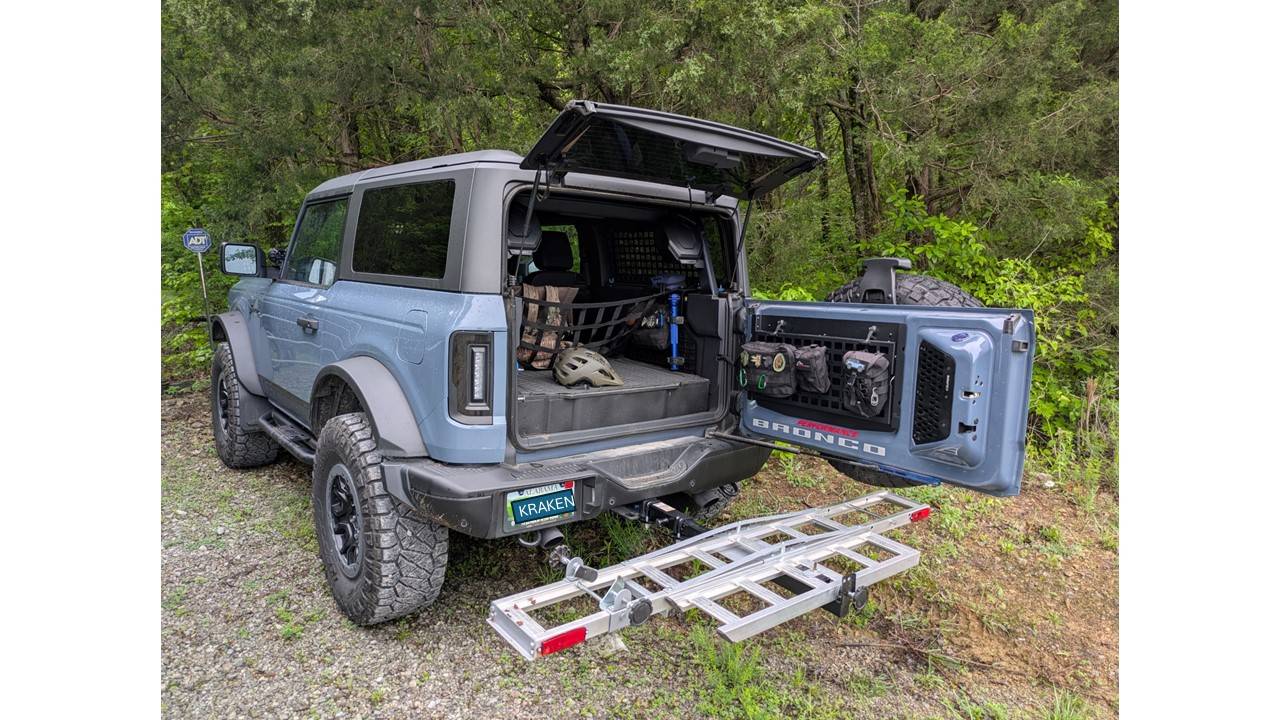 Ford Bronco What did you do TO / WITH your Bronco today? 👨🏻‍🔧🧰🚿🛠 BIKE