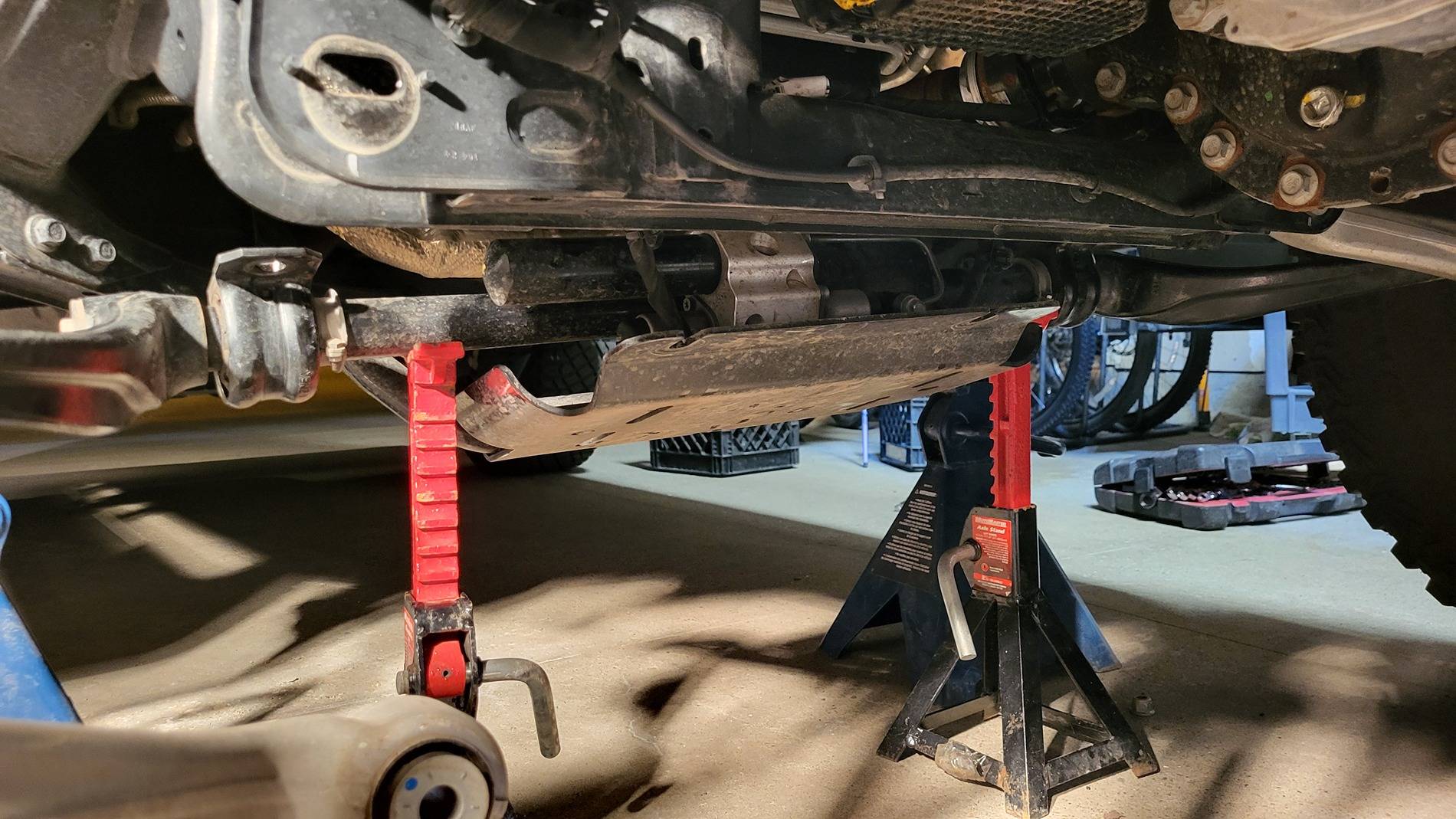Ford Bronco Best way to remove front shocks? 20250503_012026