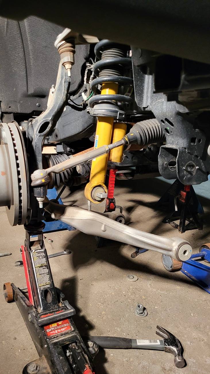 Ford Bronco Best way to remove front shocks? 20250503_012019