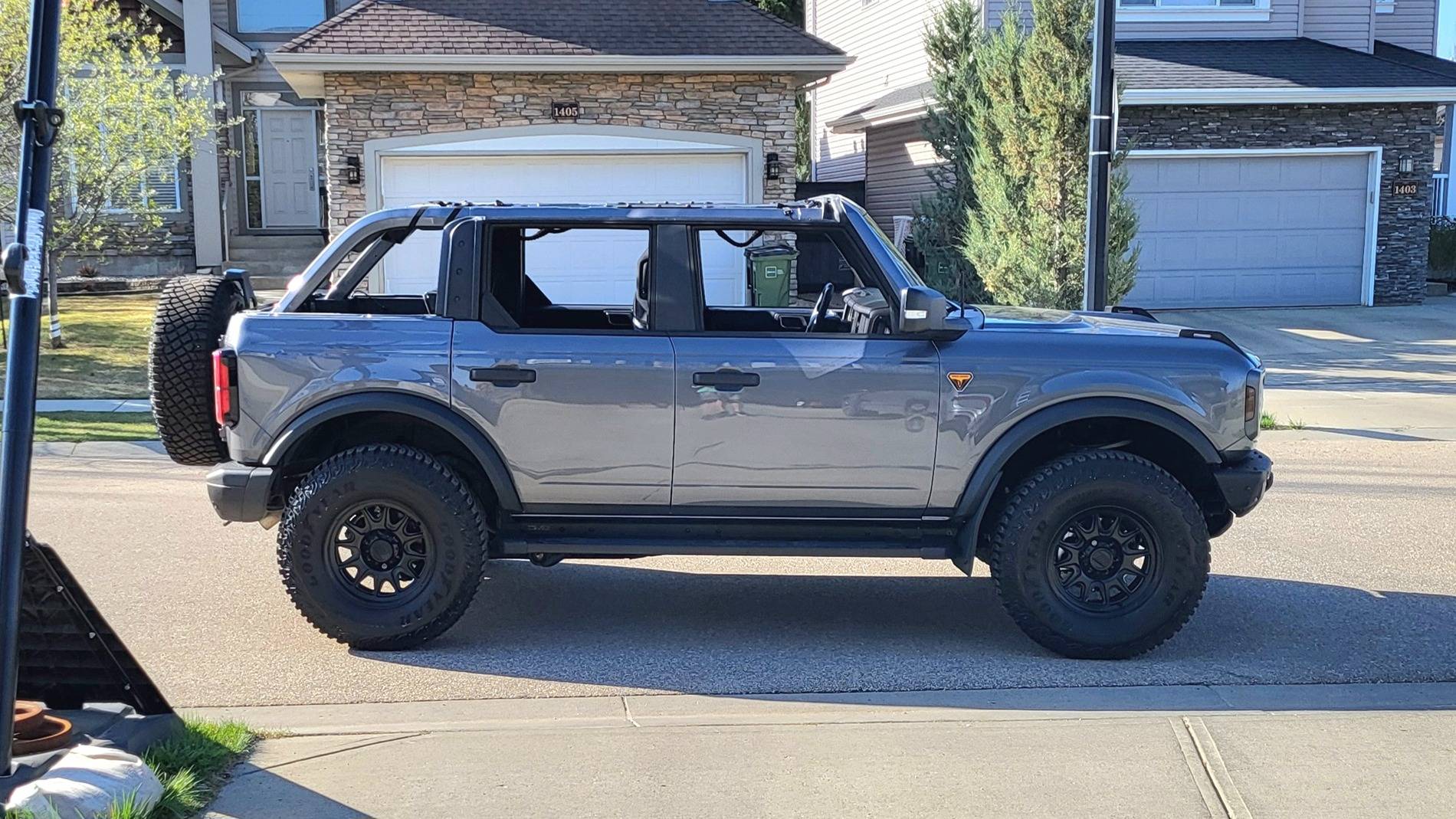 Ford Bronco Best way to remove front shocks? 20250503_093107