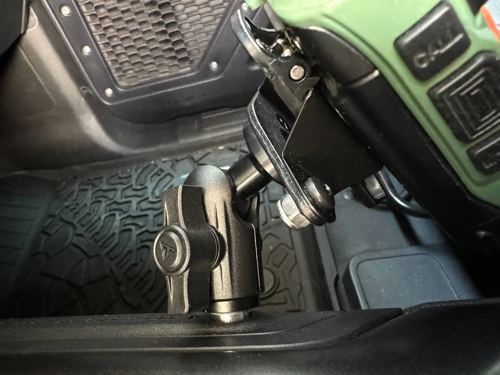 Ford Bronco Handheld GMRS - Temporary mounting solutions? IMG_0136