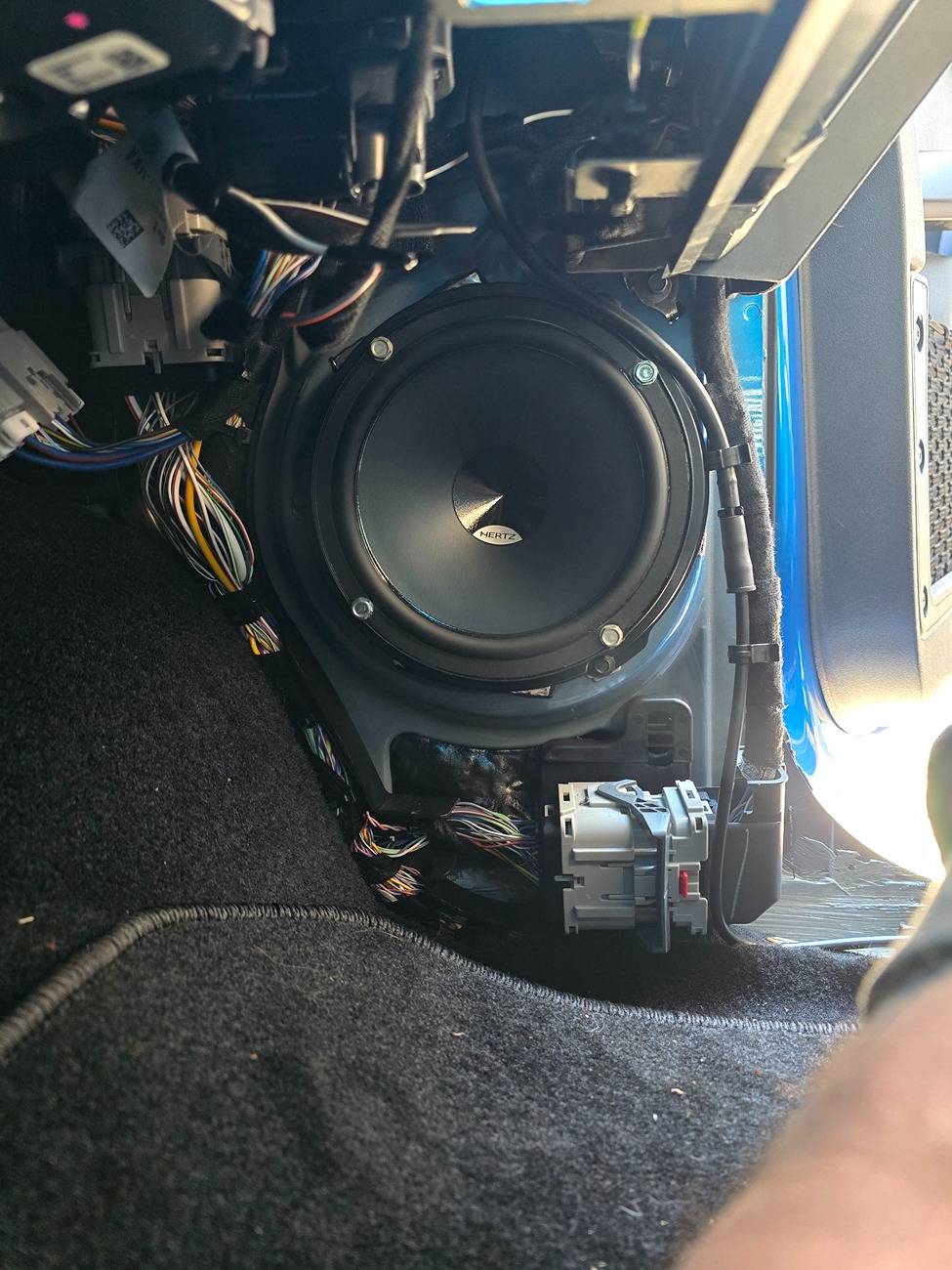 Ford Bronco Single vs. Dual Amp? 1000005257