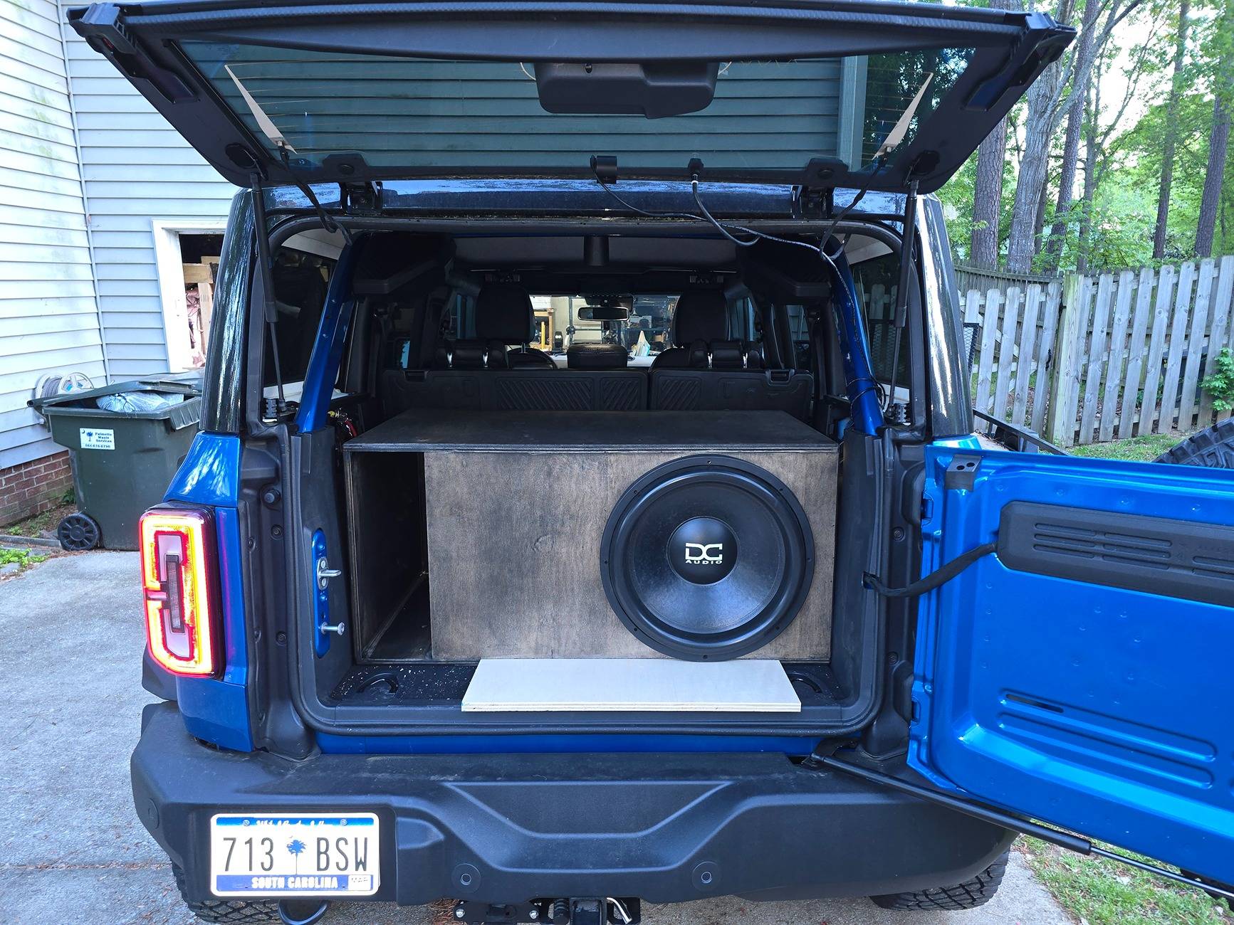 Ford Bronco Single vs. Dual Amp? 1000005857
